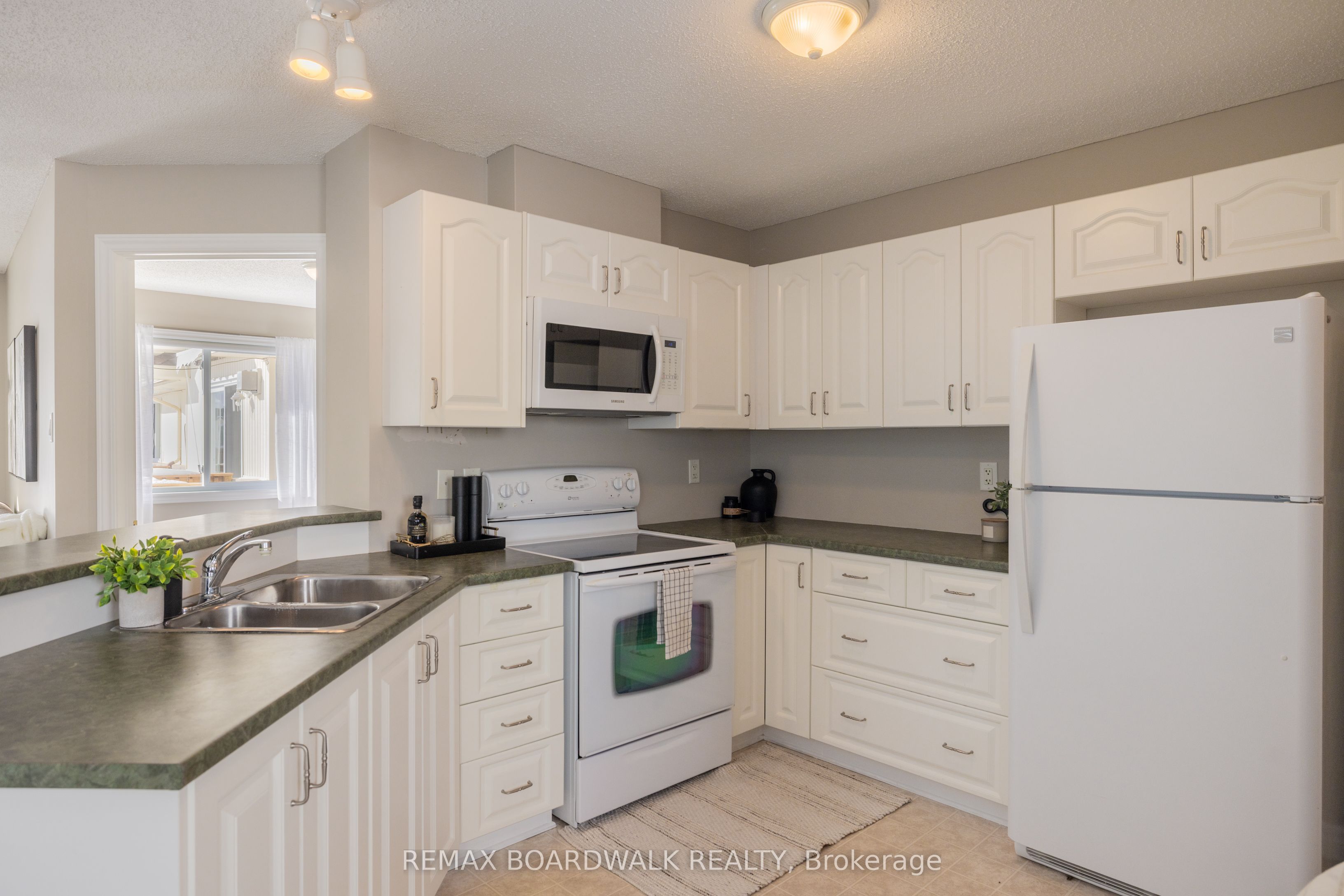 206 Oak Leaf Private