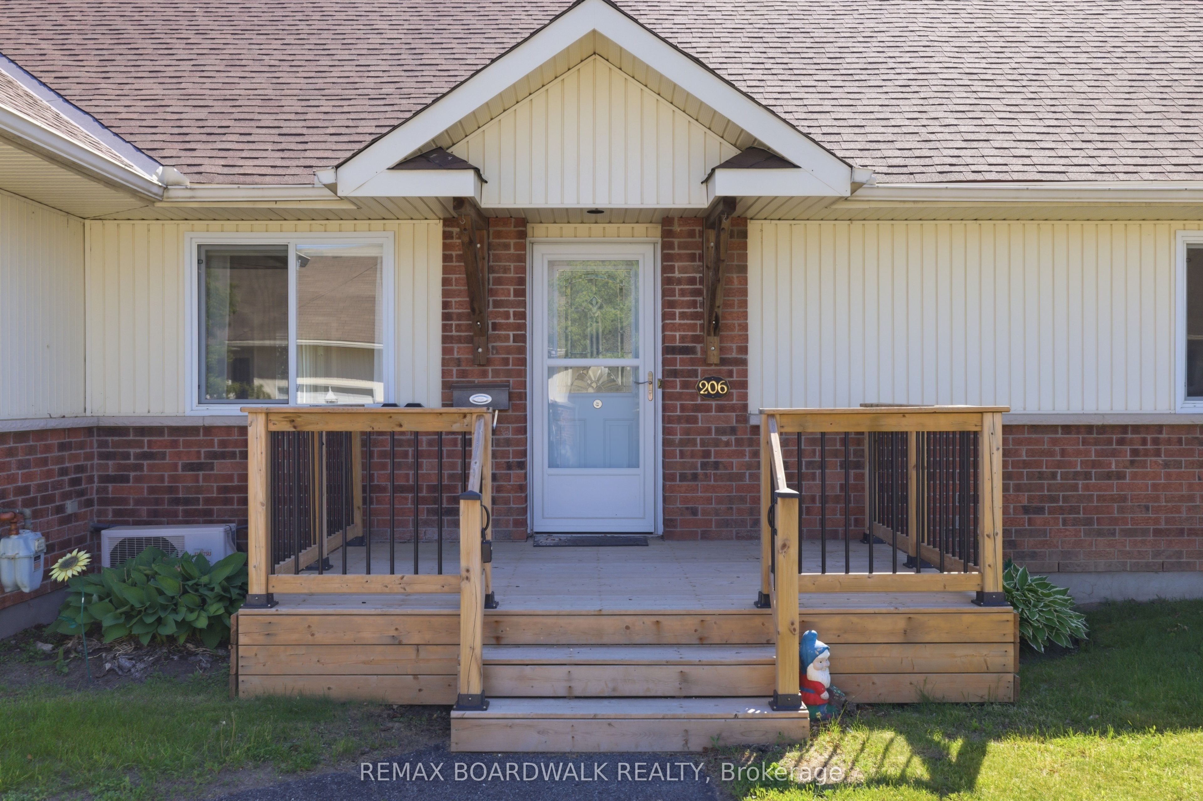 206 Oak Leaf Private