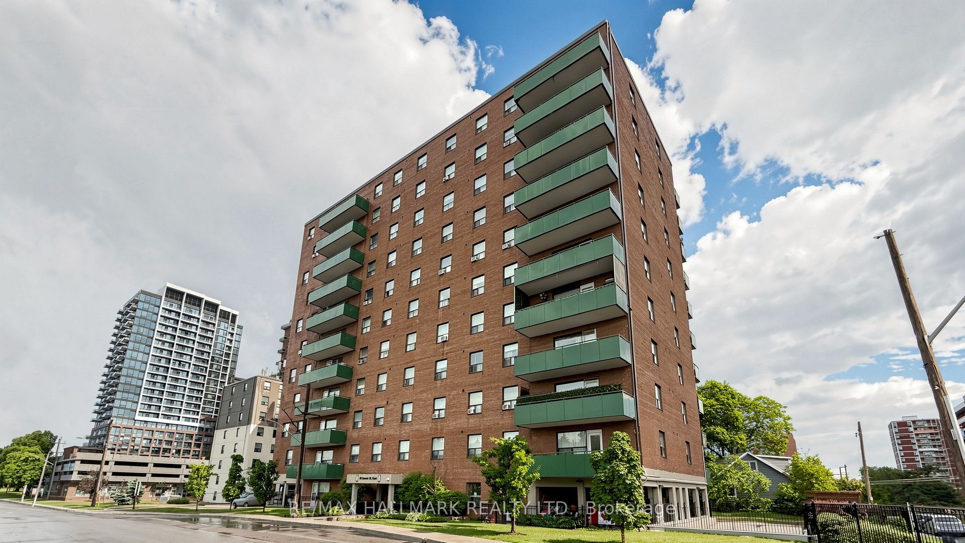 49 Queen Street E 402