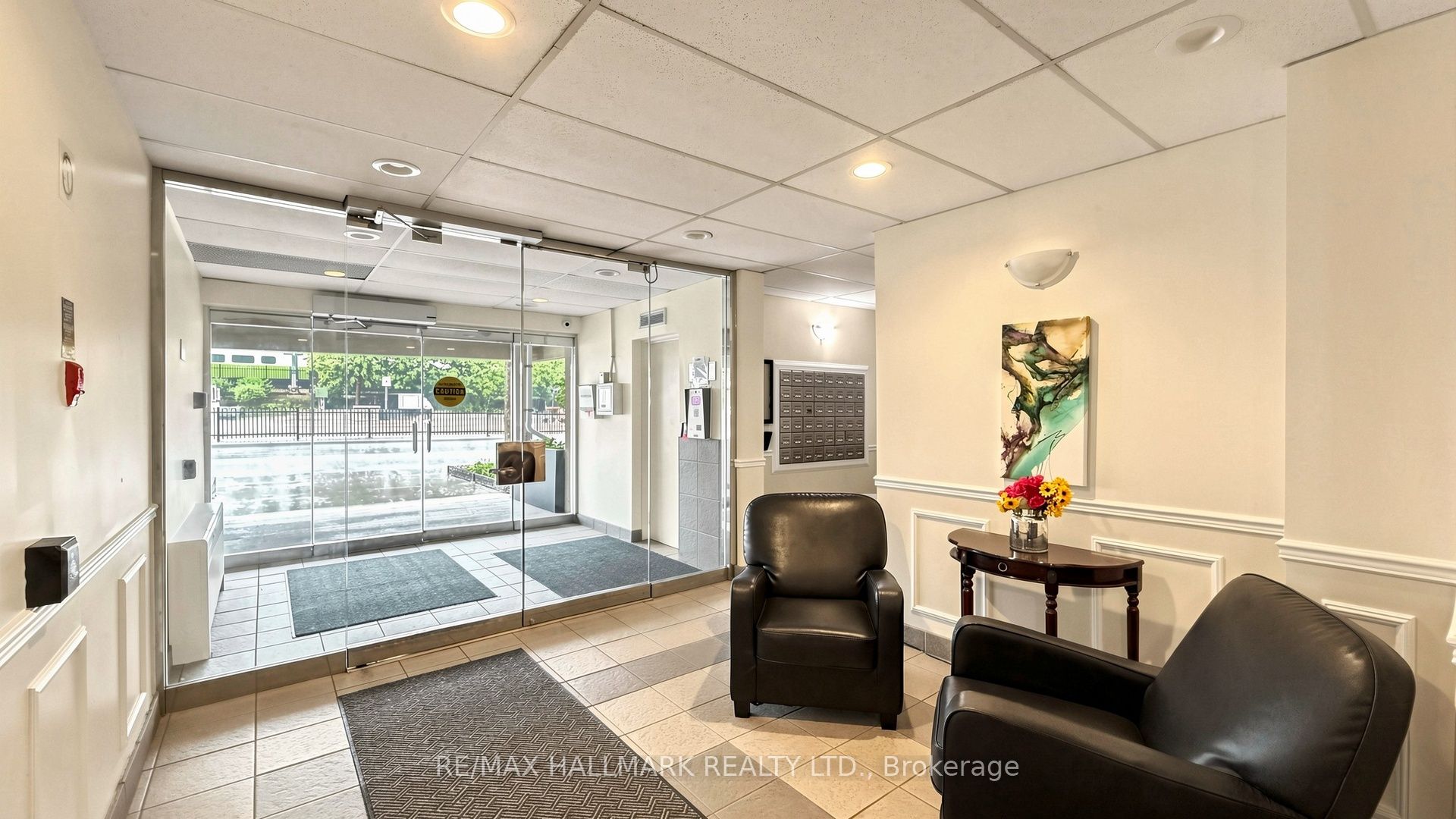 49 Queen Street E 402