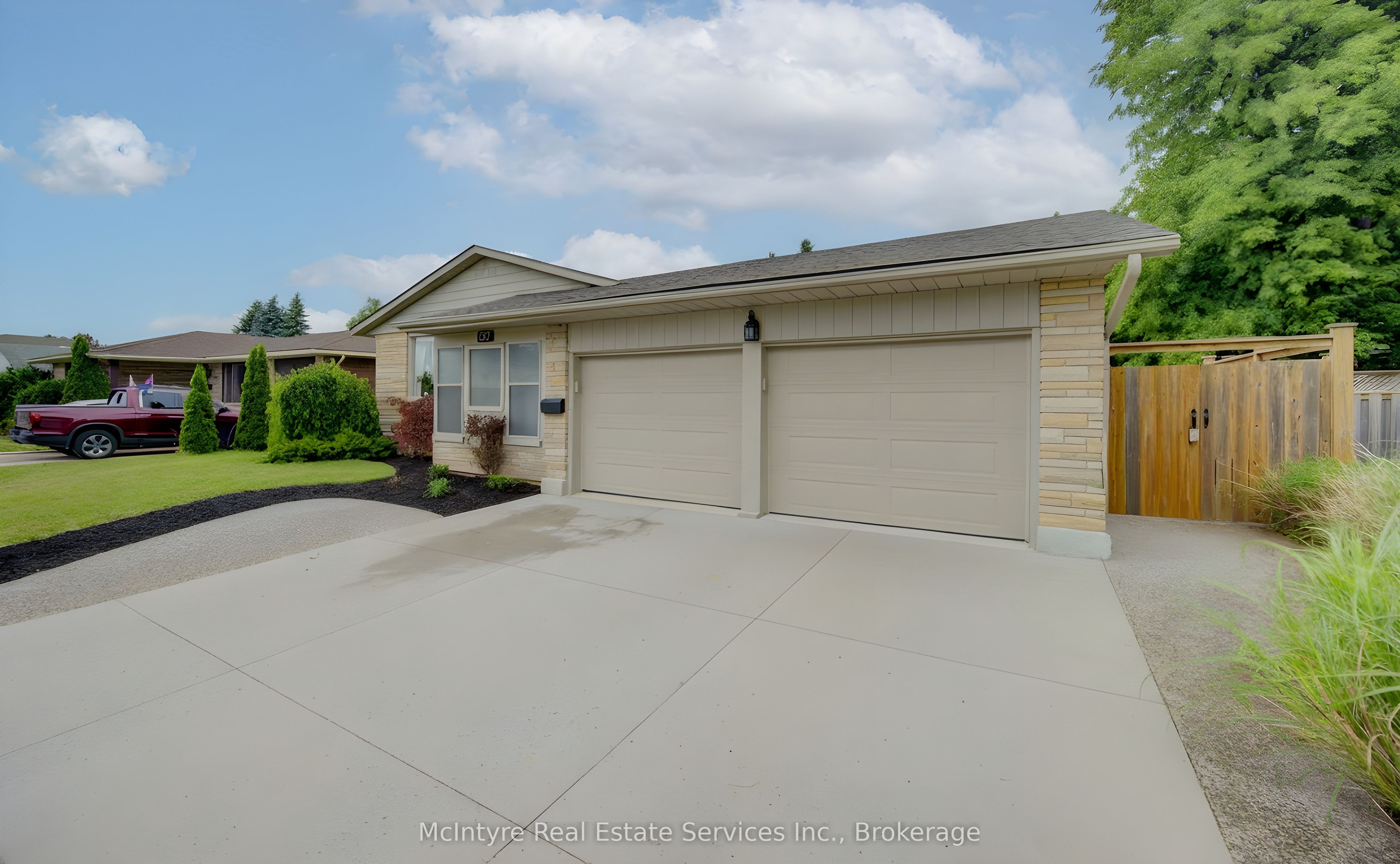 127 Strathcona Crescent