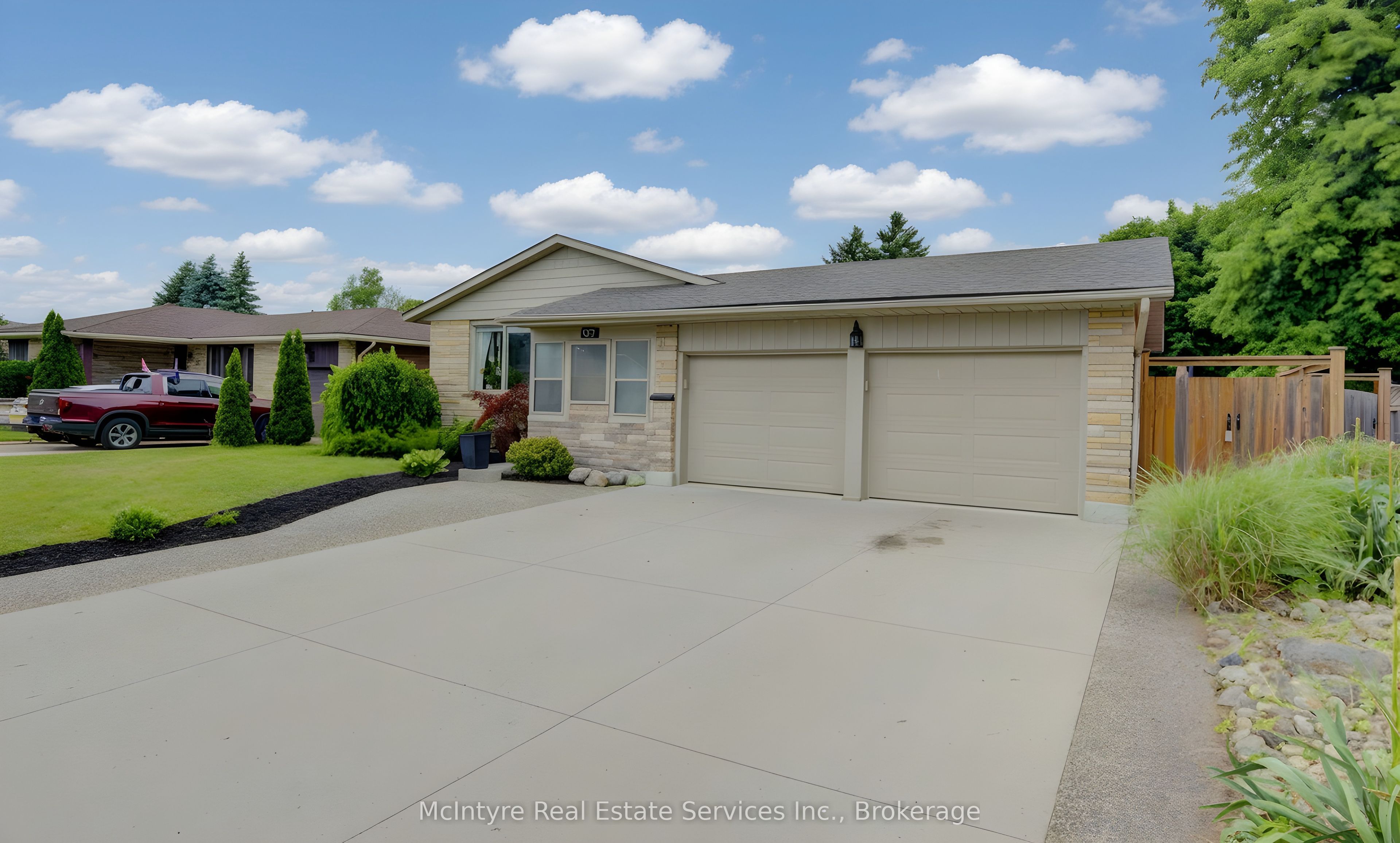 127 Strathcona Crescent