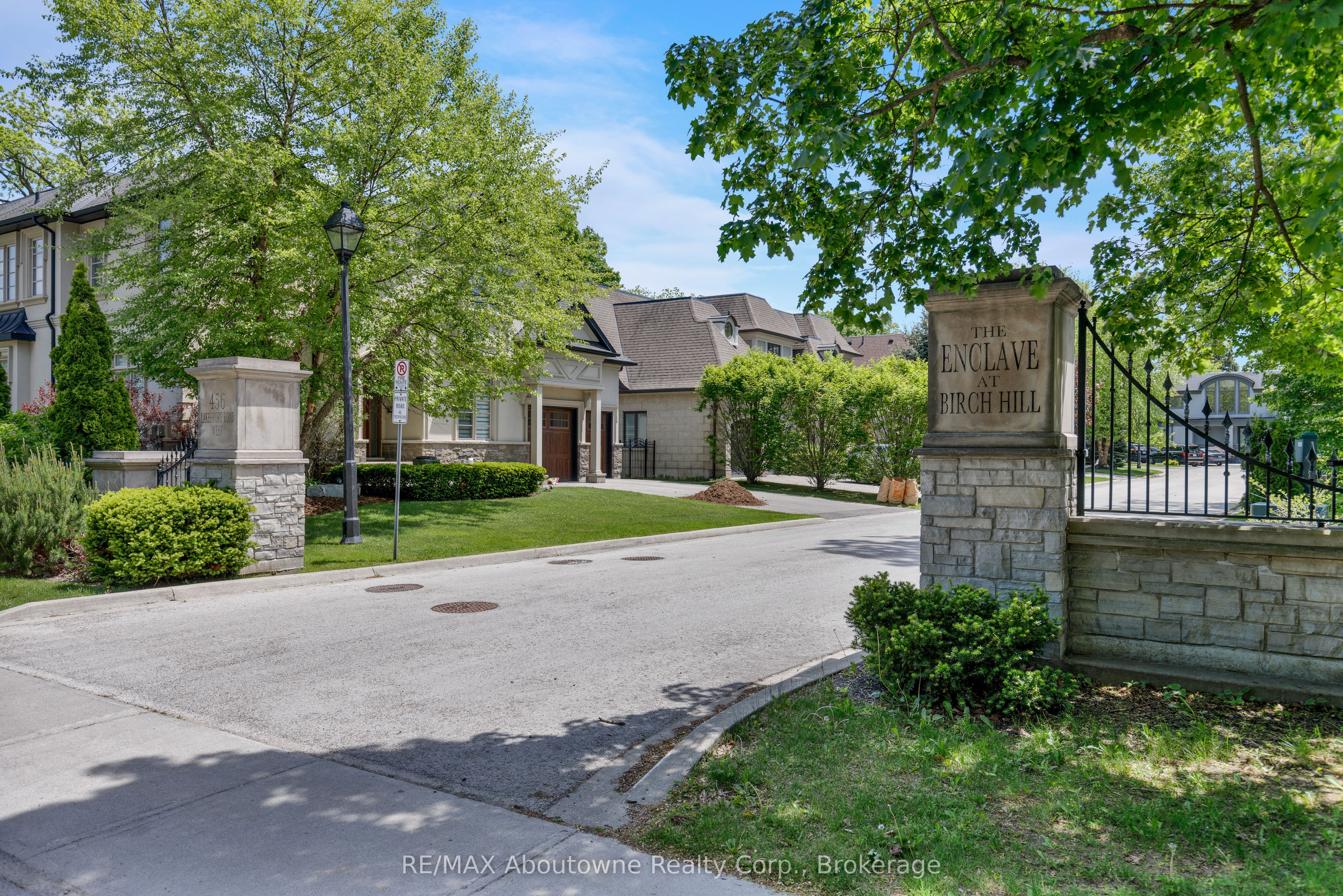 456 Lakeshore Road W