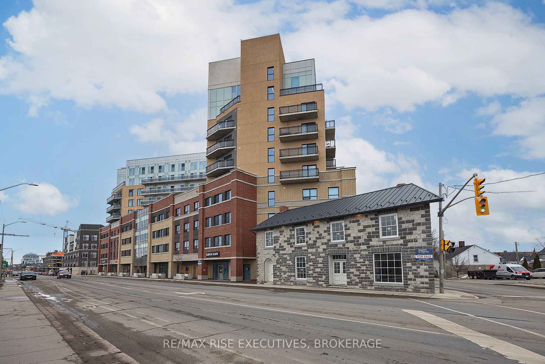 652 Princess Street 423