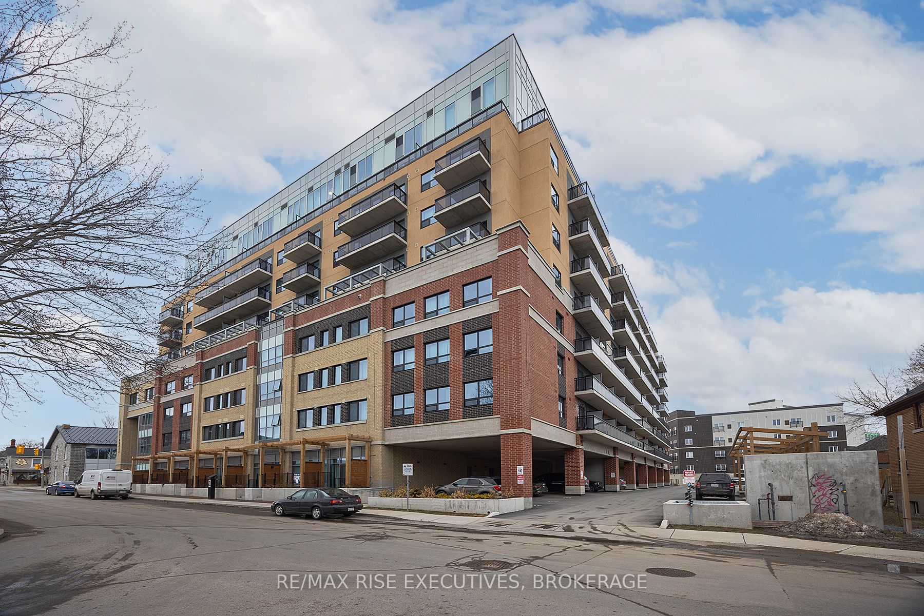 652 Princess Street 423