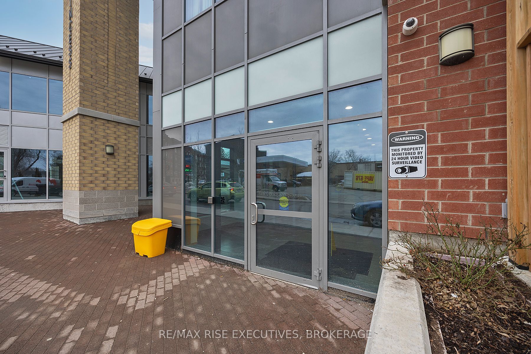 652 Princess Street 423