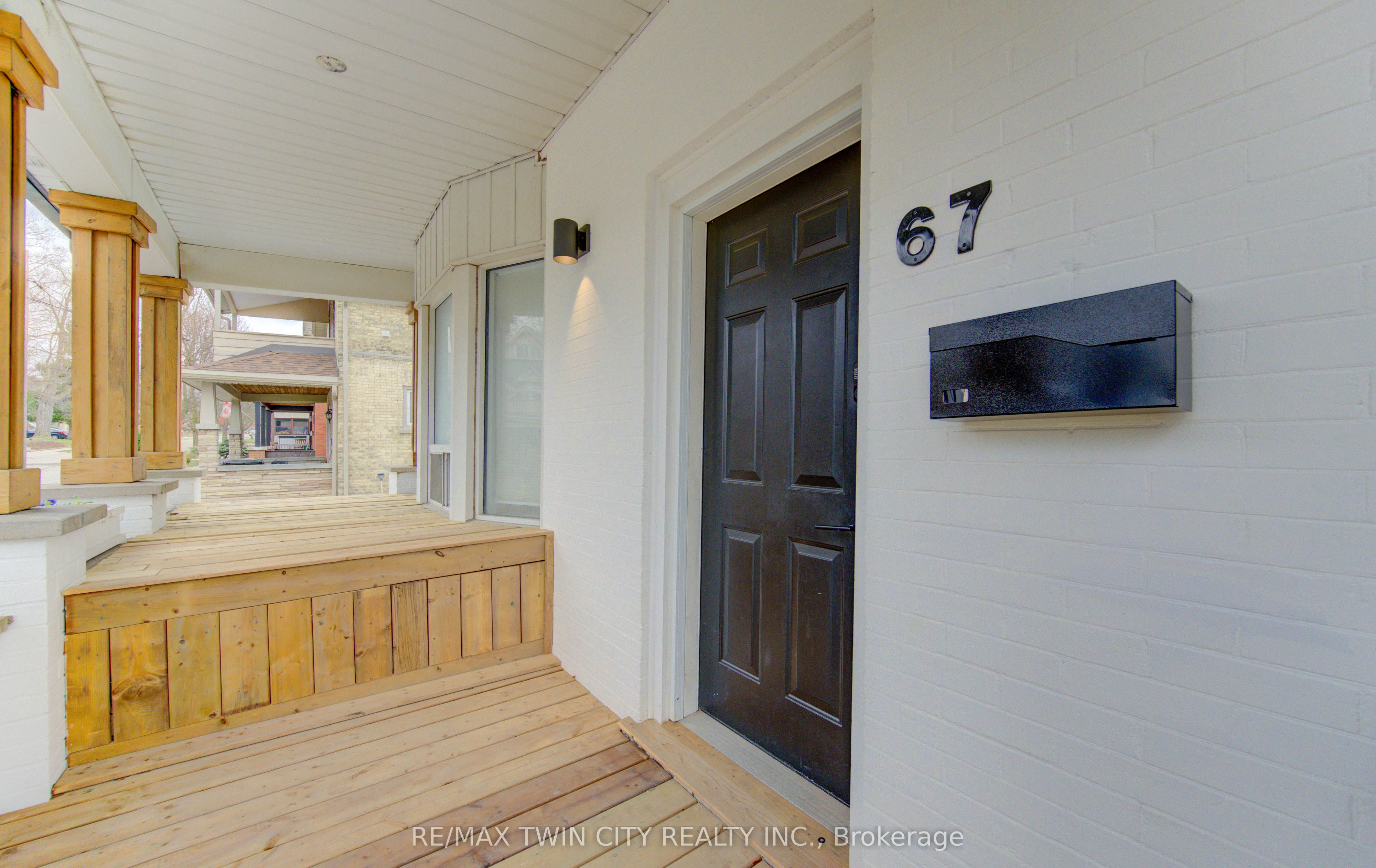 67 Louisa Street W