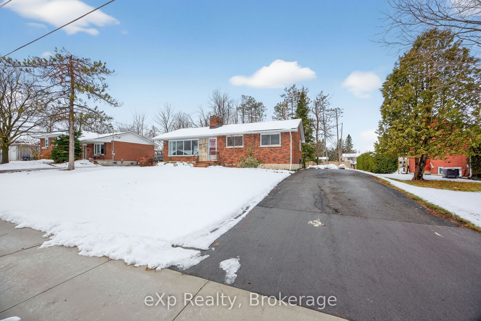 245 Victoria Street W