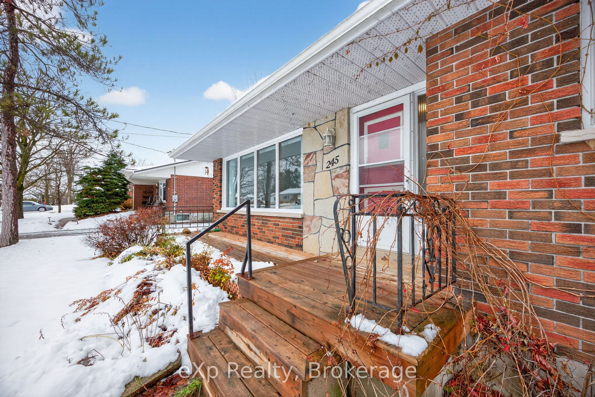 245 Victoria Street W