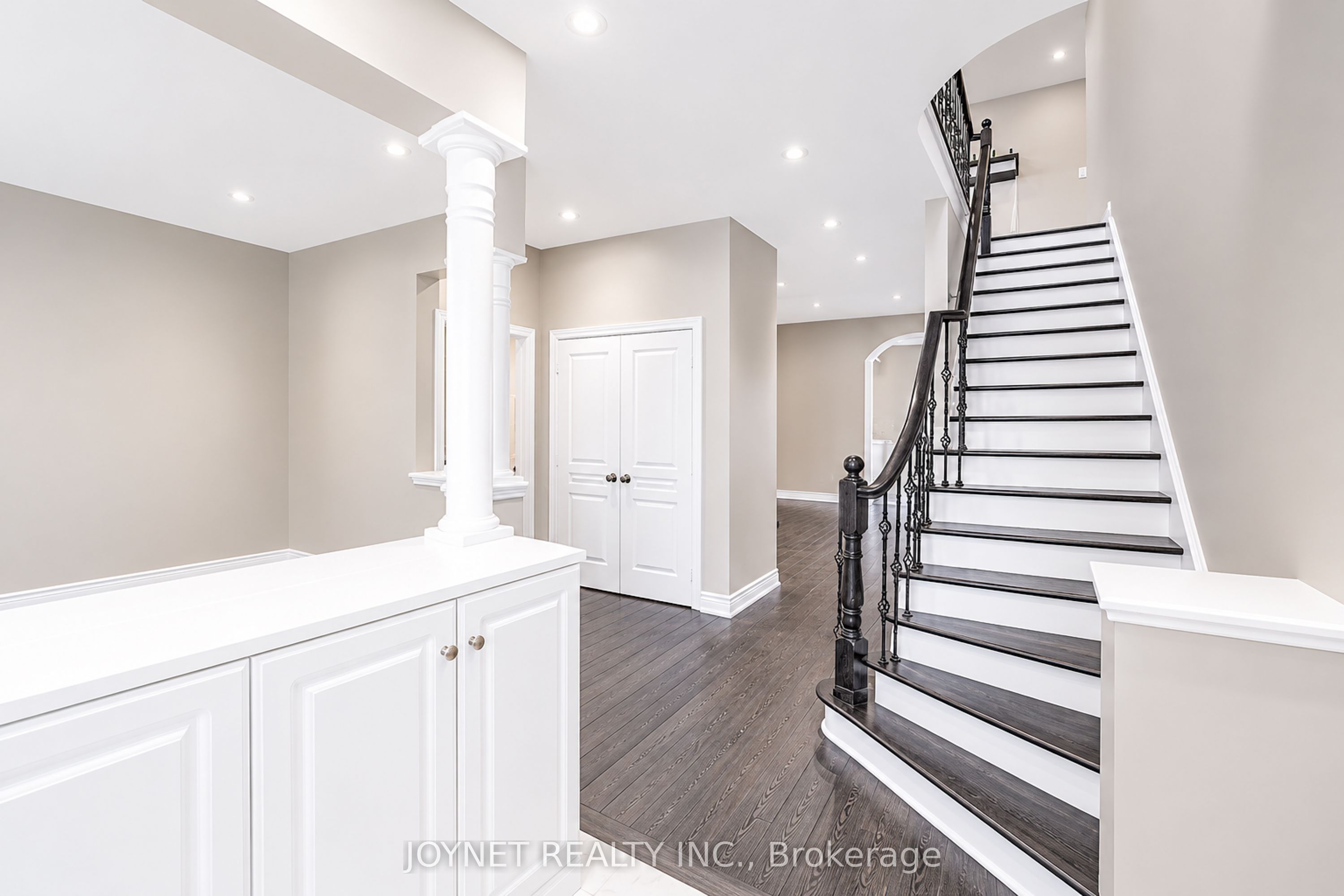 36 Newbridge Avenue N