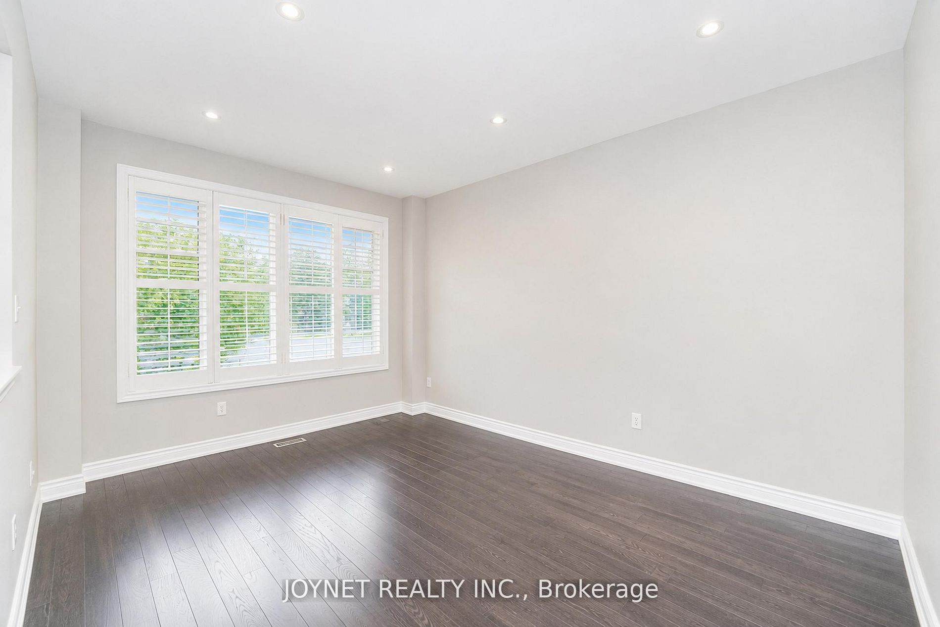36 Newbridge Avenue N