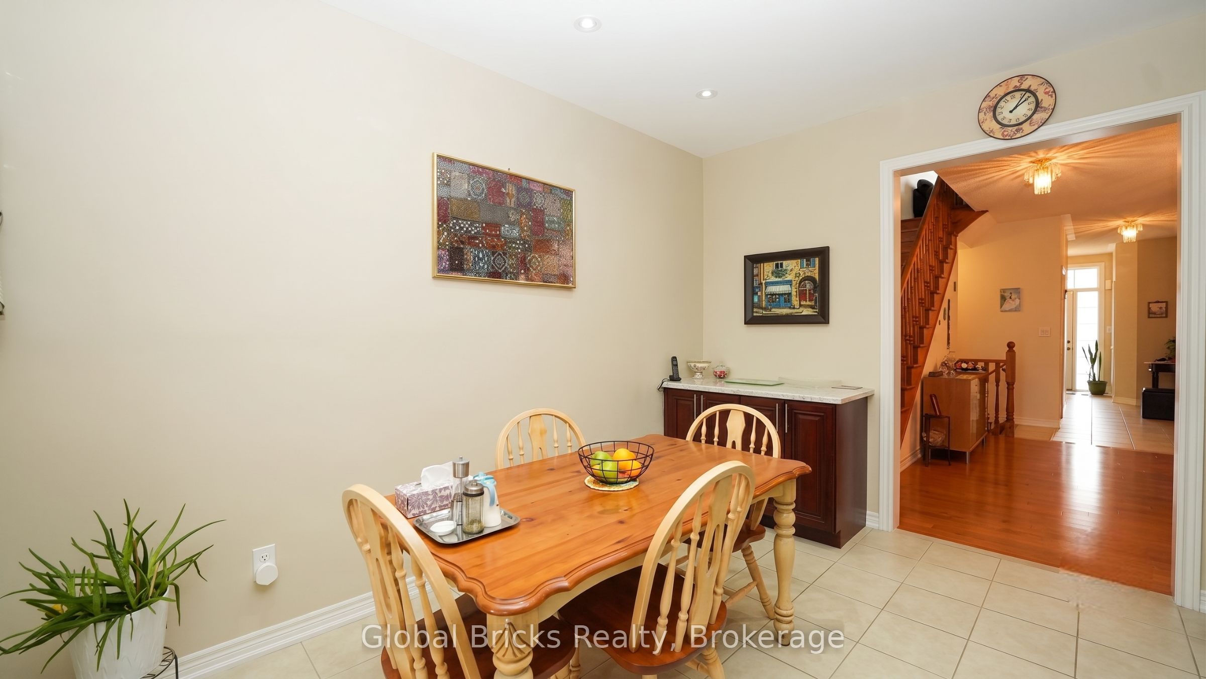 3428 Stoney Crescent
