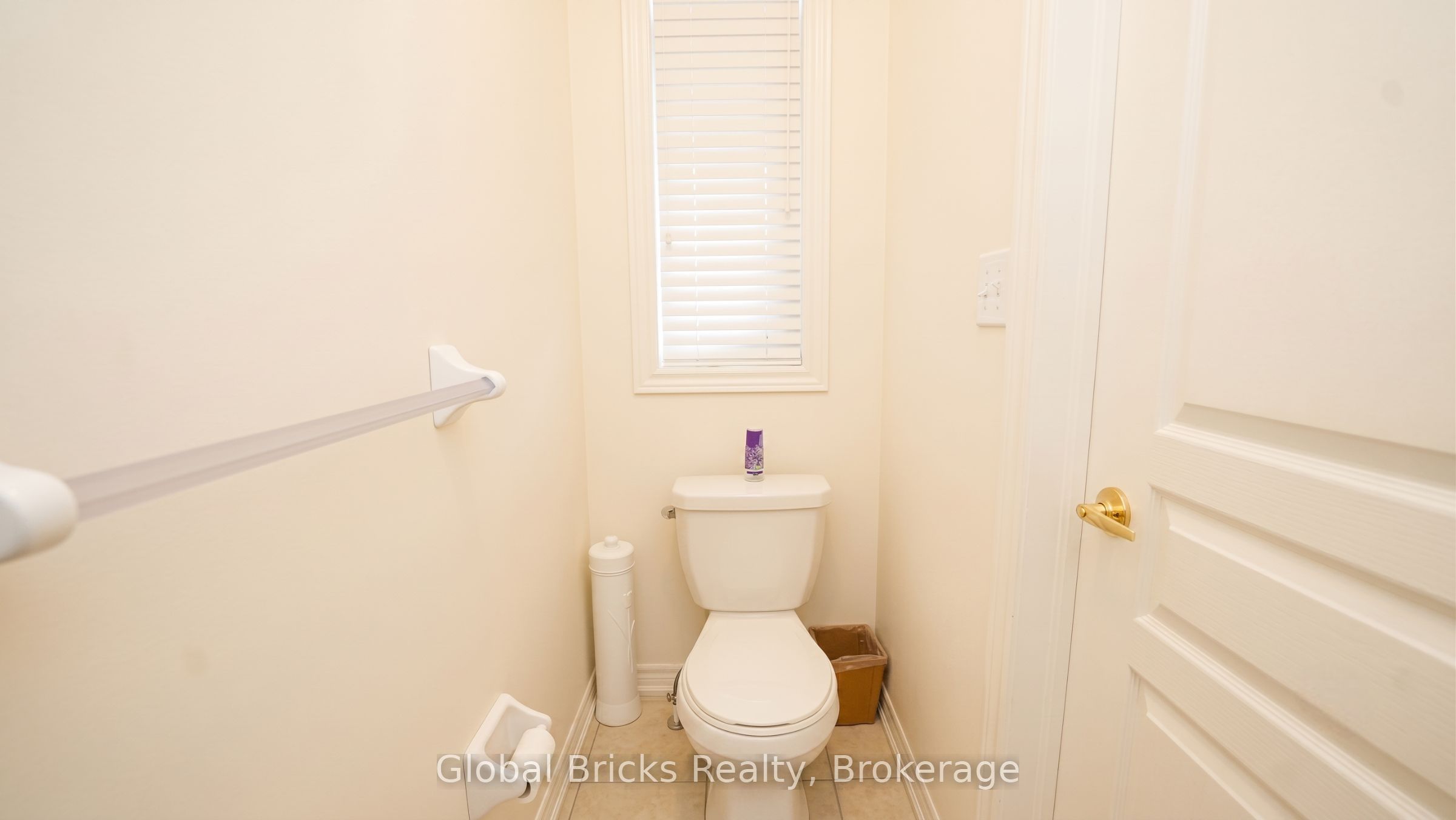 3428 Stoney Crescent