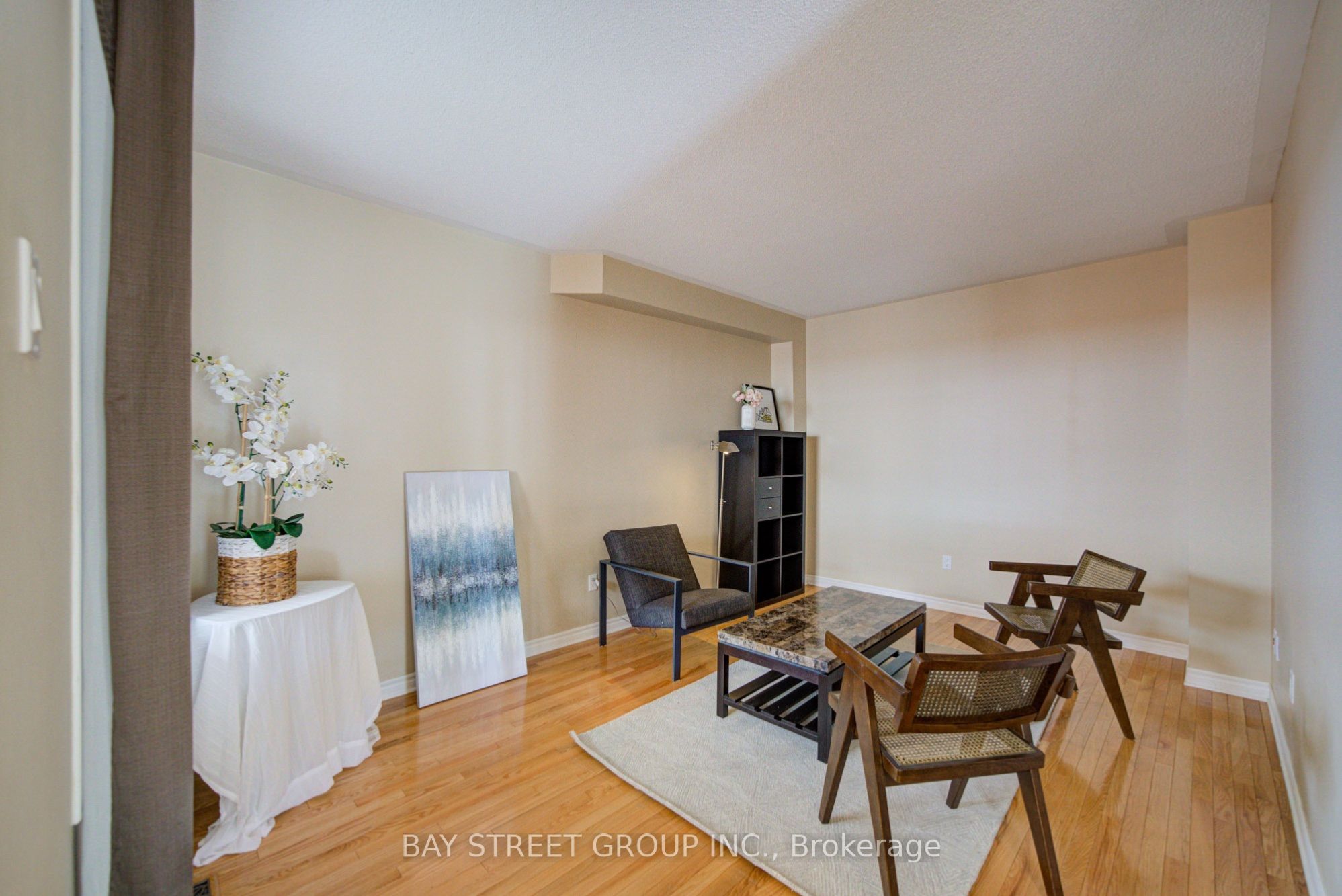 5922 Dalebrook Crescent
