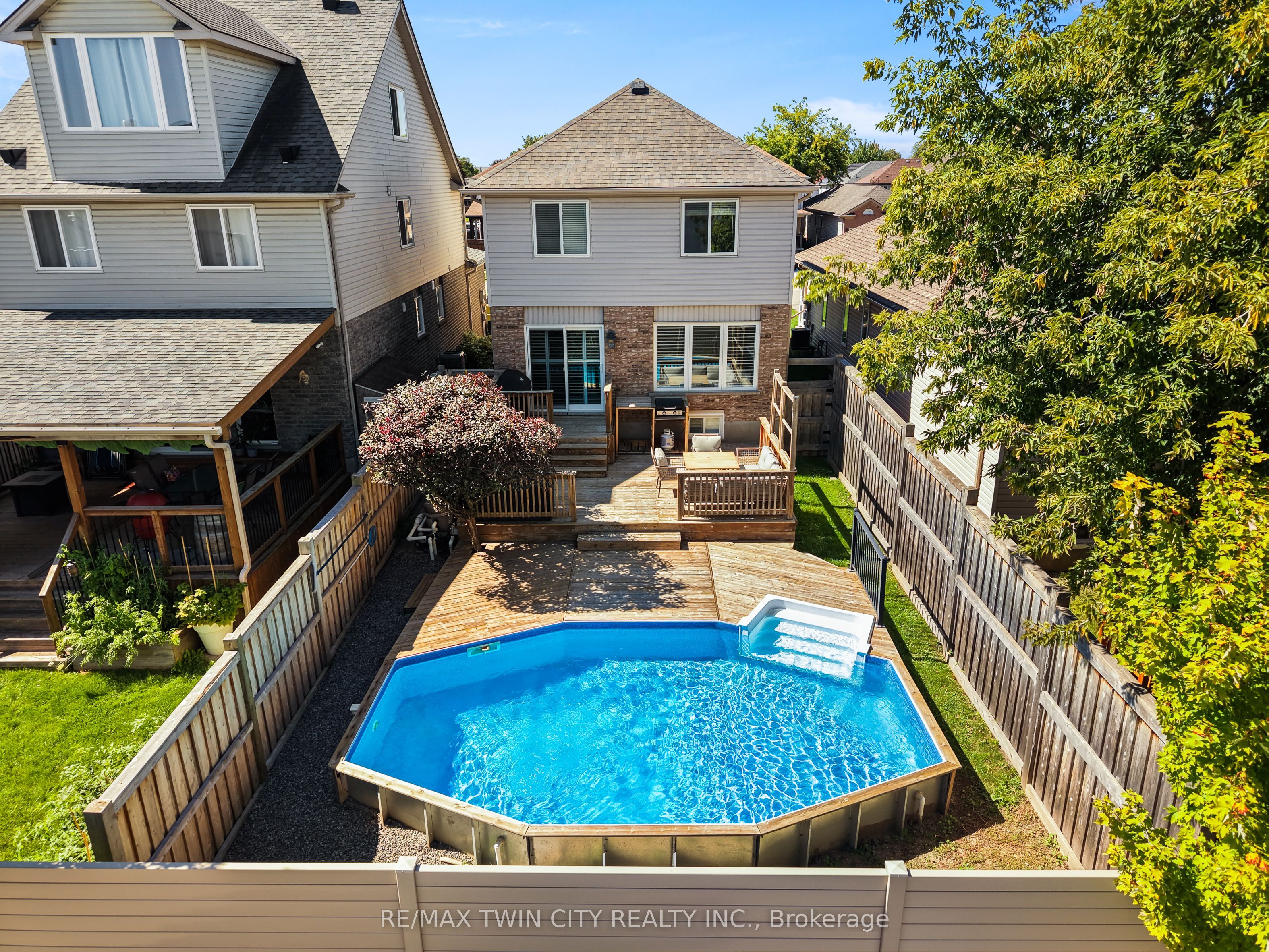 58 Chateau Crescent
