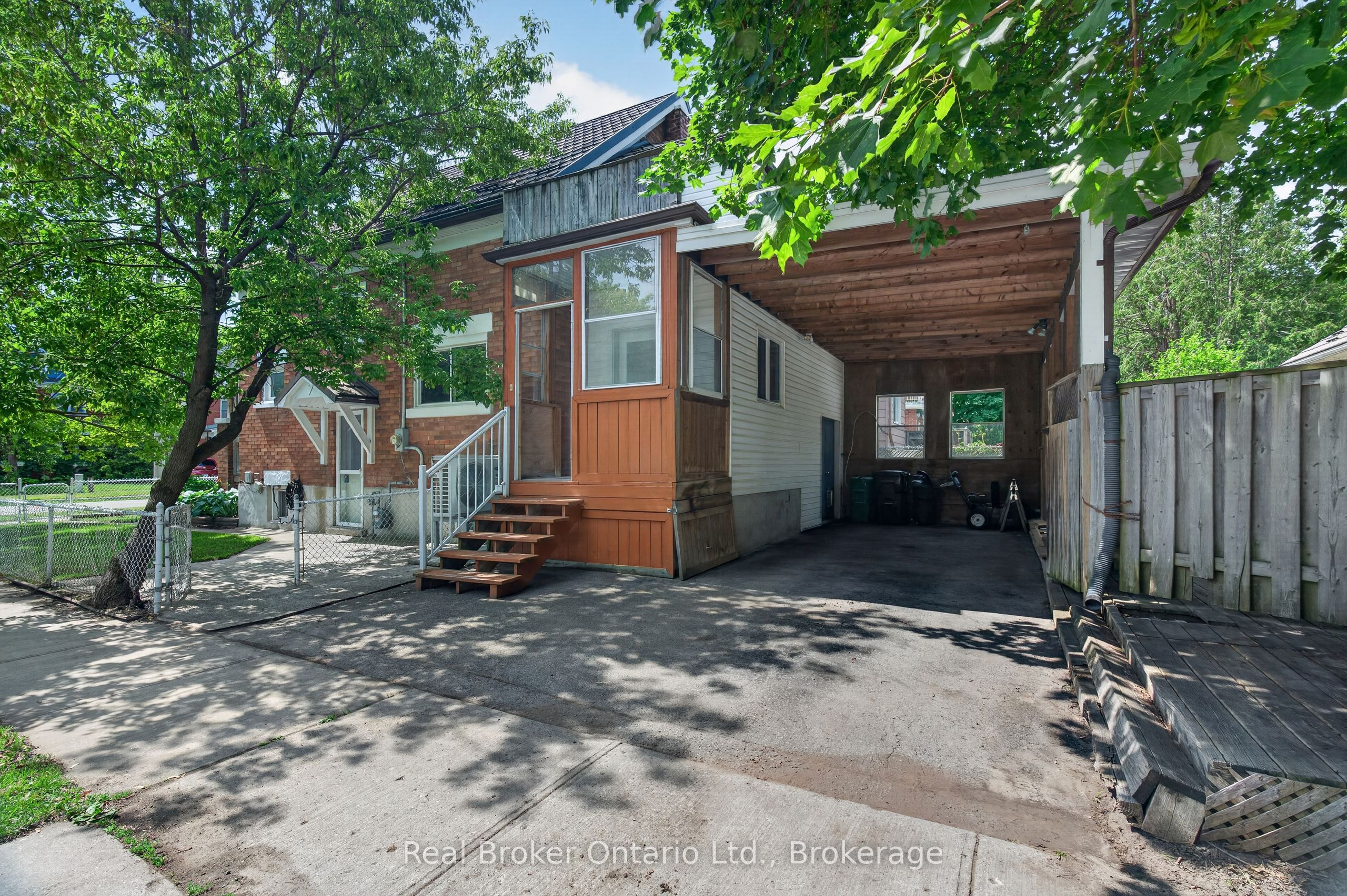 2 Herlan Avenue