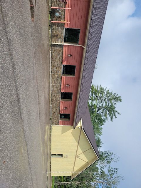435 Bethune Drive N