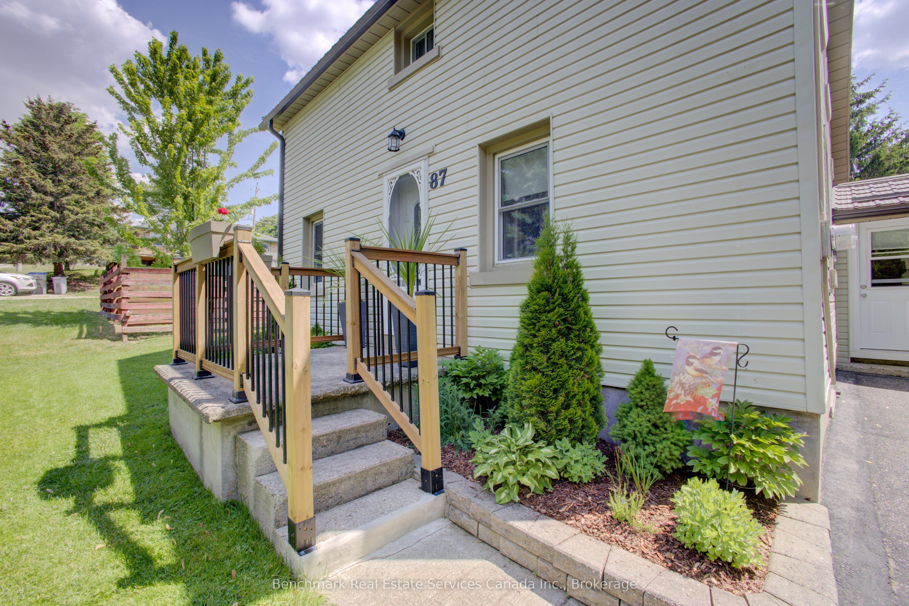 87 St Andrew Street N