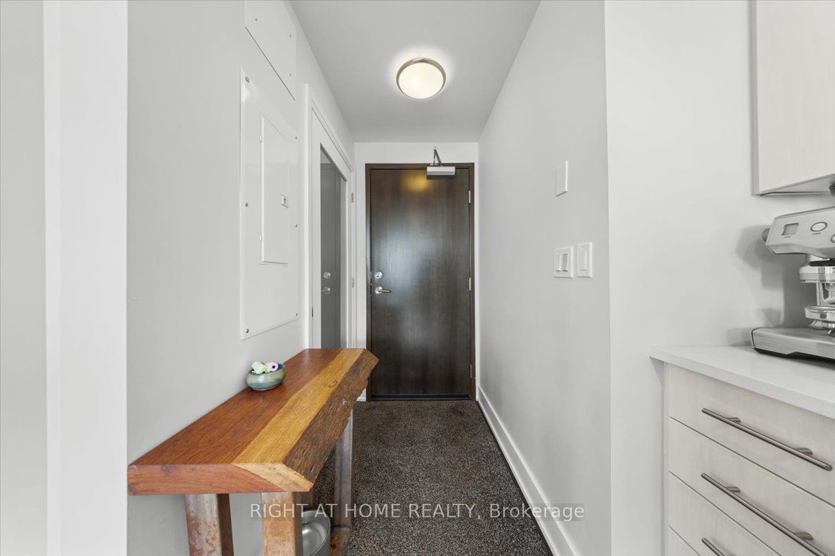 1035 Bank Street 705