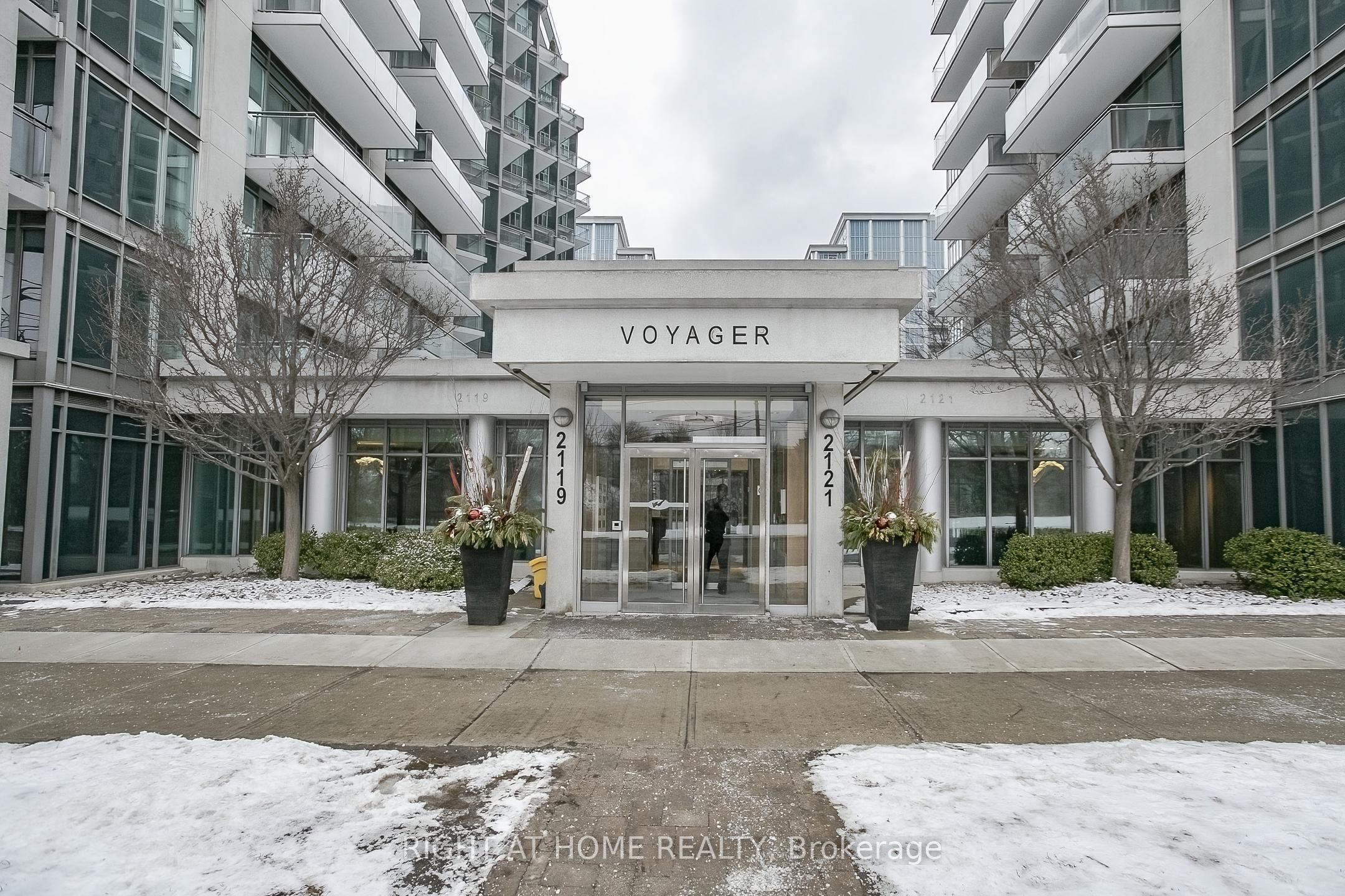 2119 Lake Shore Boulevard W 217