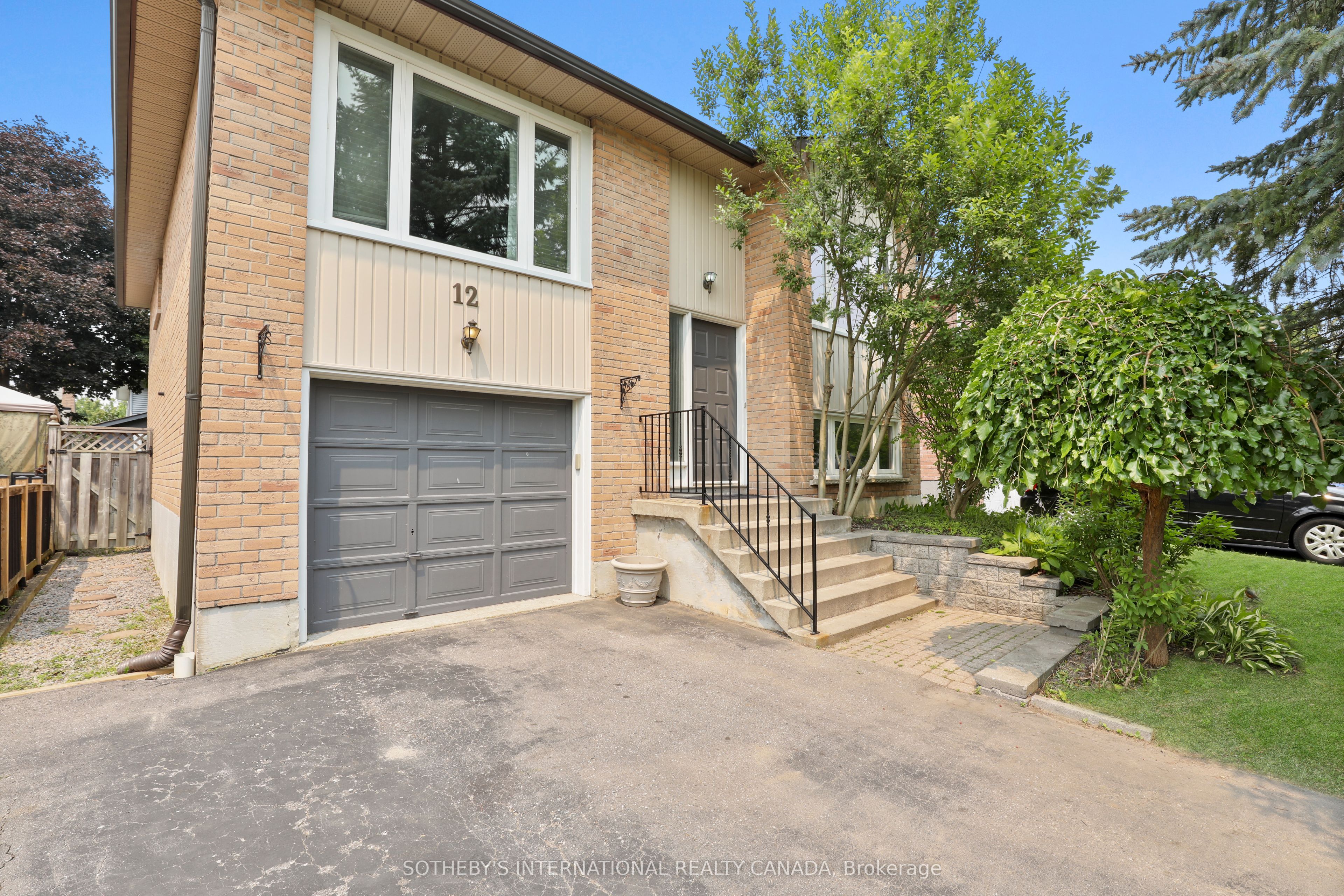 12 Dunkin Avenue