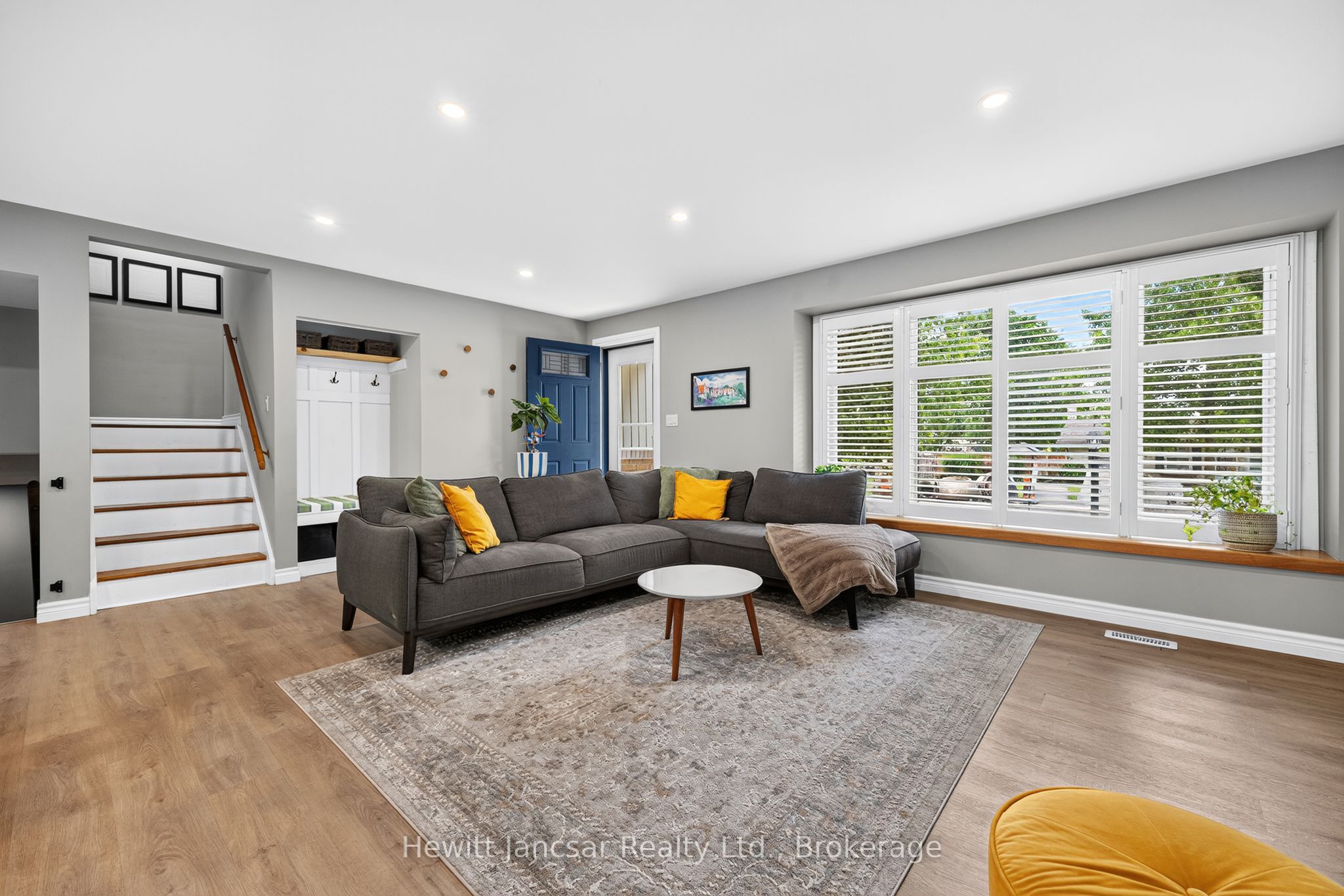 987 Nesbitt Crescent