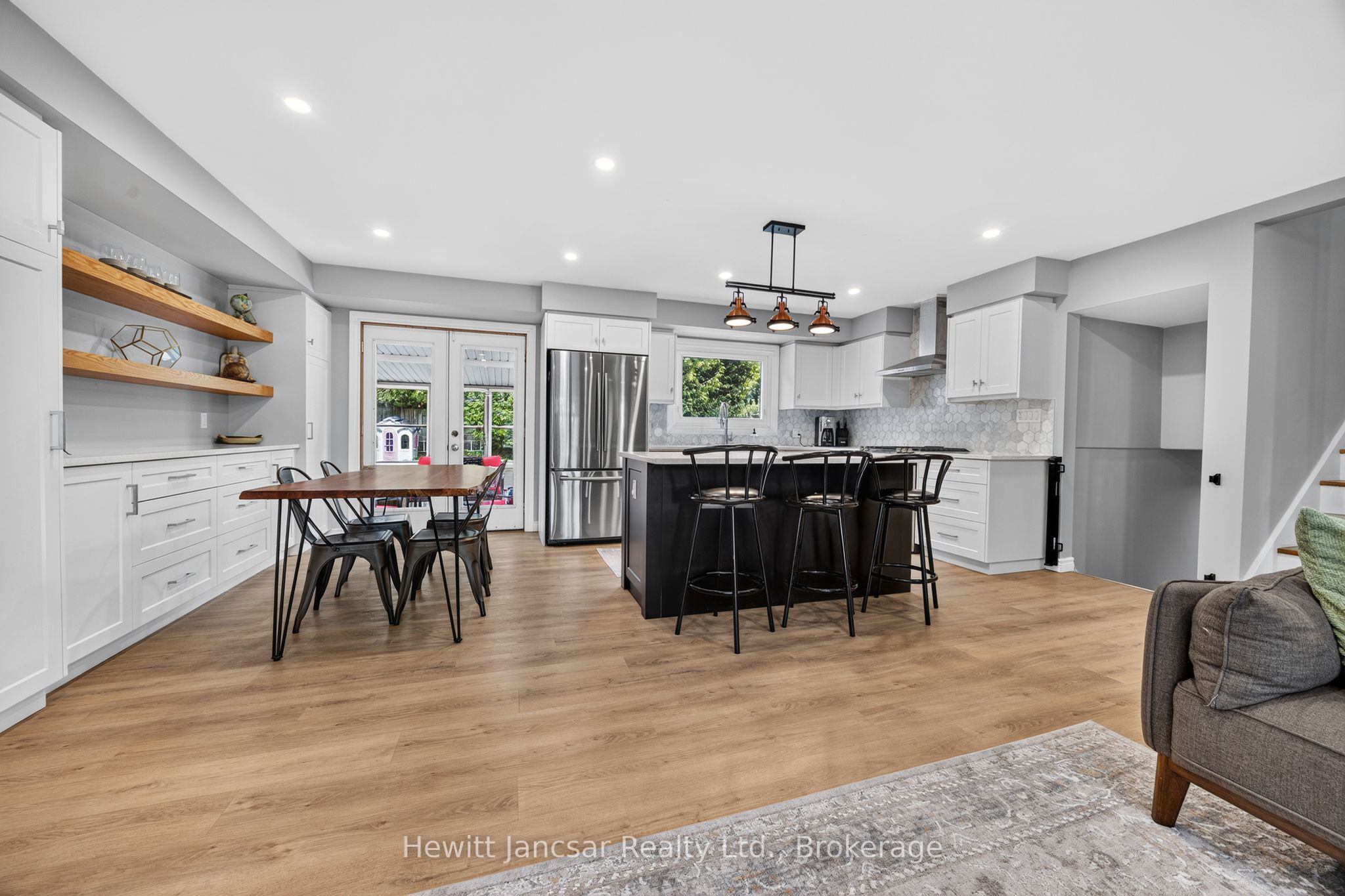 987 Nesbitt Crescent