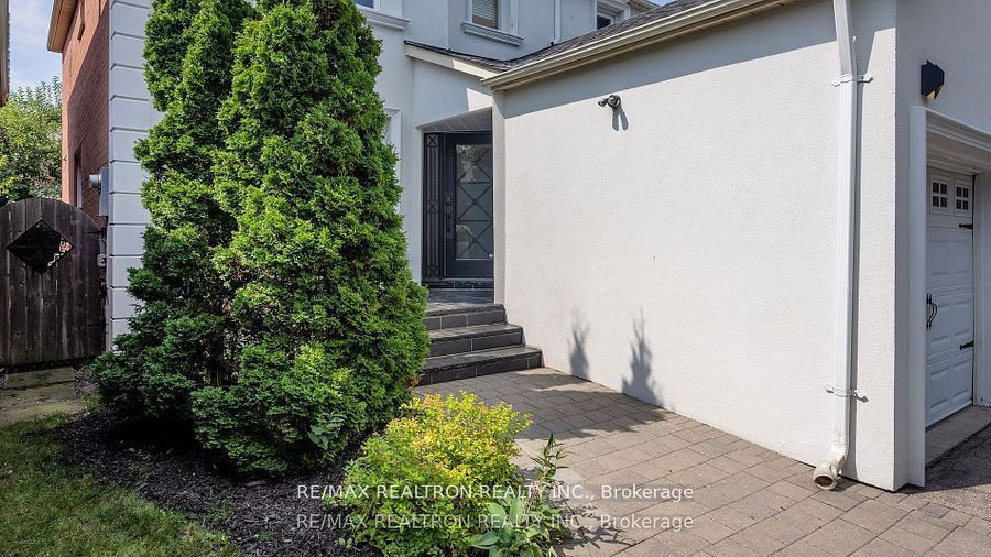 145 Roseborough Crescent
