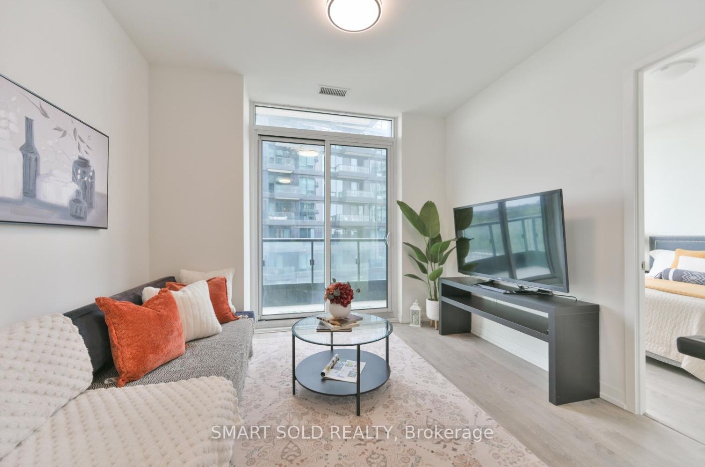 8868 Yonge Street 909E