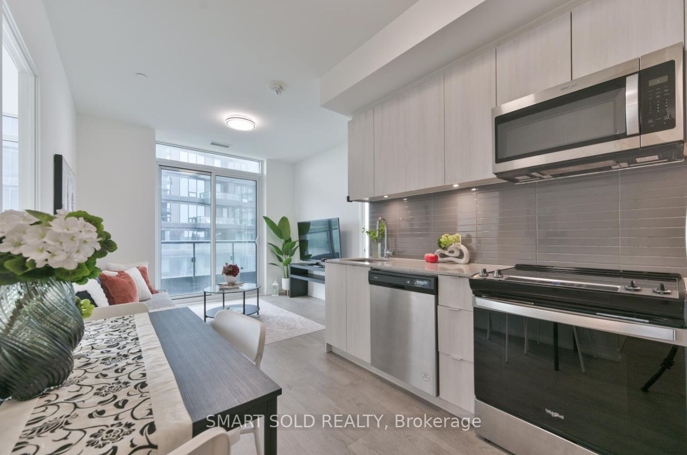 8868 Yonge Street 909E