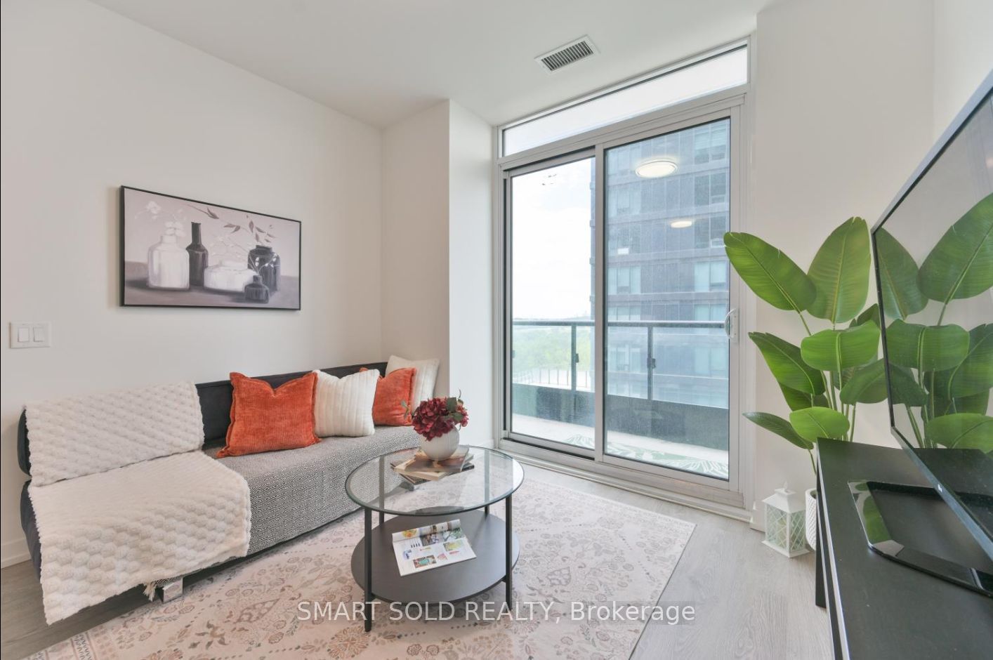 8868 Yonge Street 909E