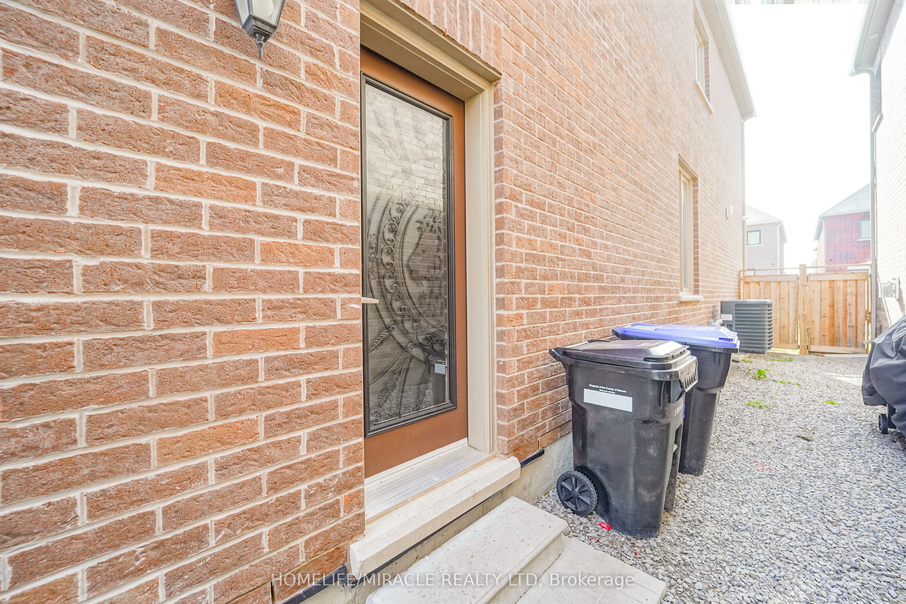 95 Scarlet Way