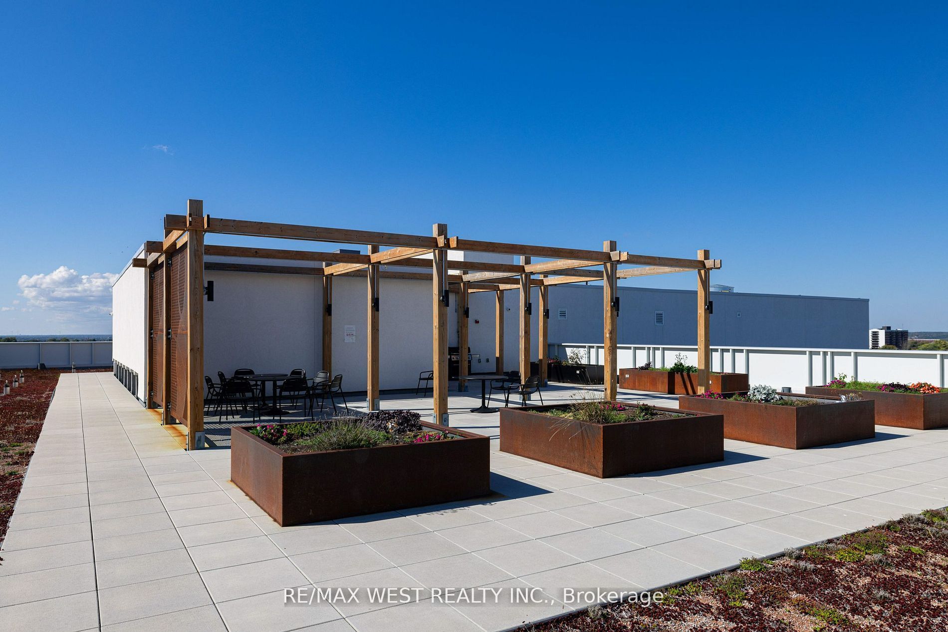 652 PRINCESS Street 440