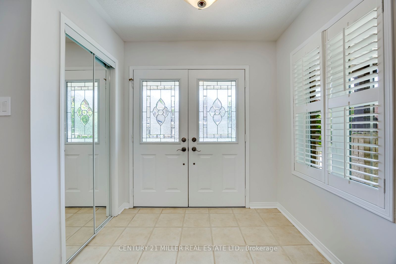 5253 Nova Crescent