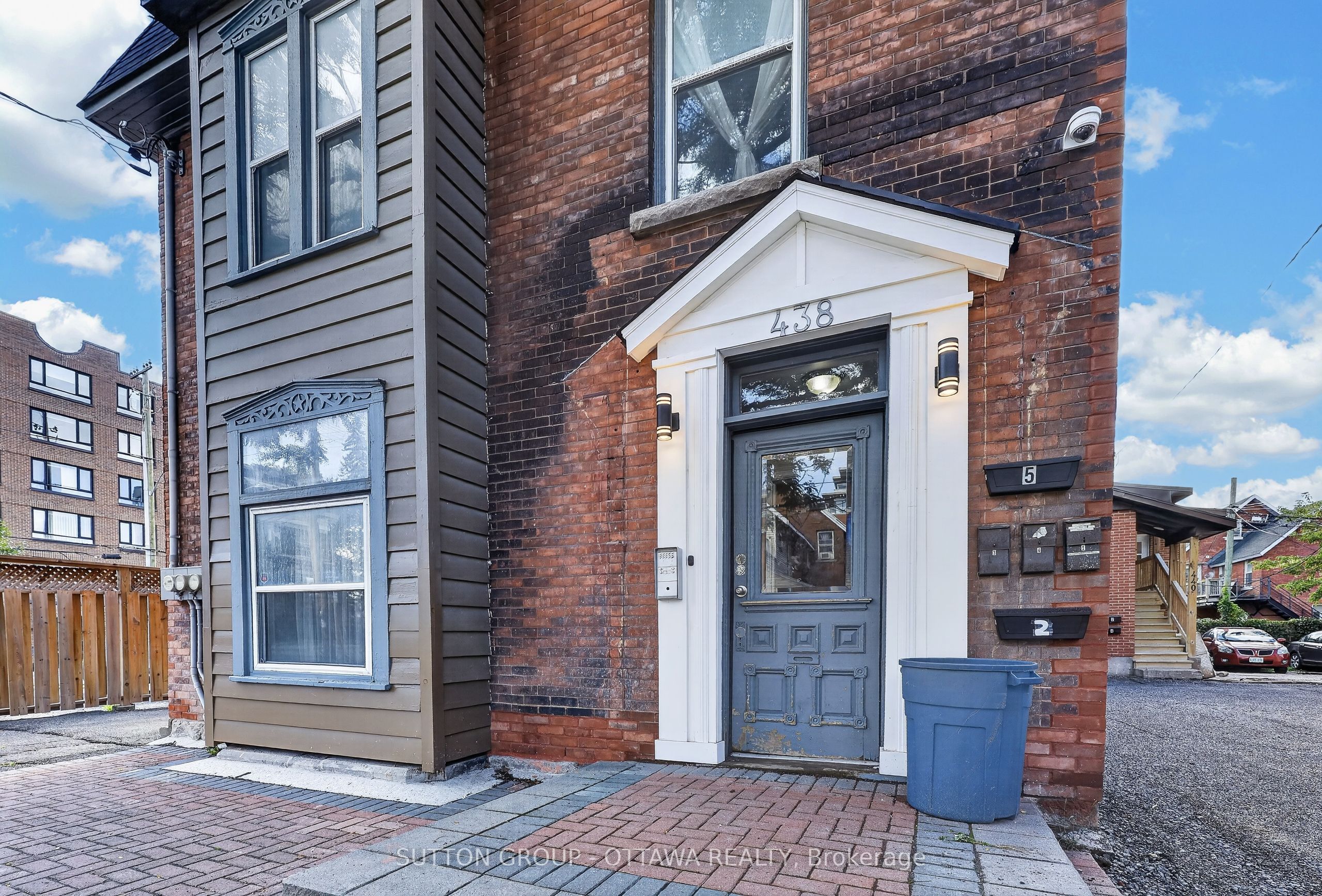 438 Lewis Street