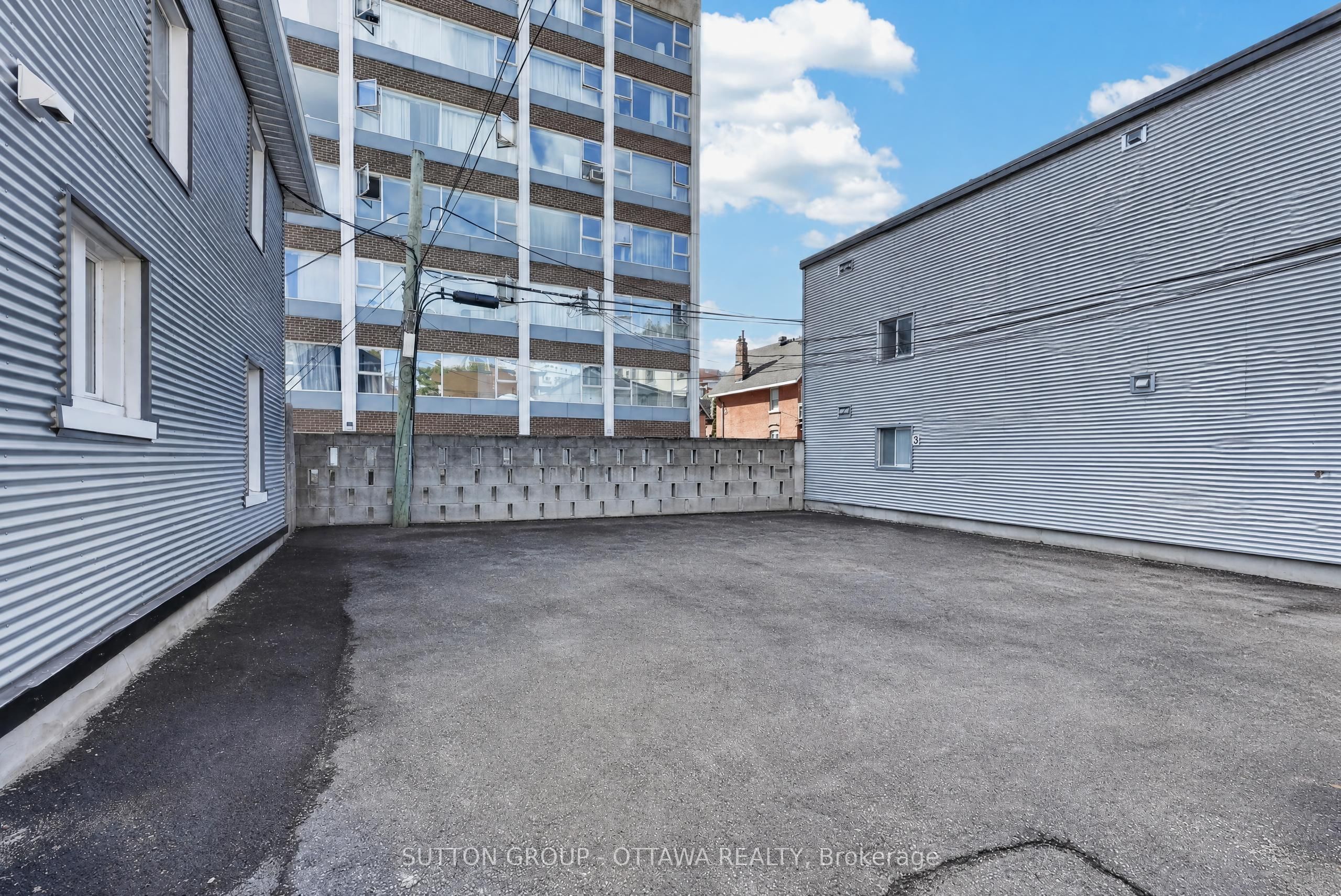 438 Lewis Street