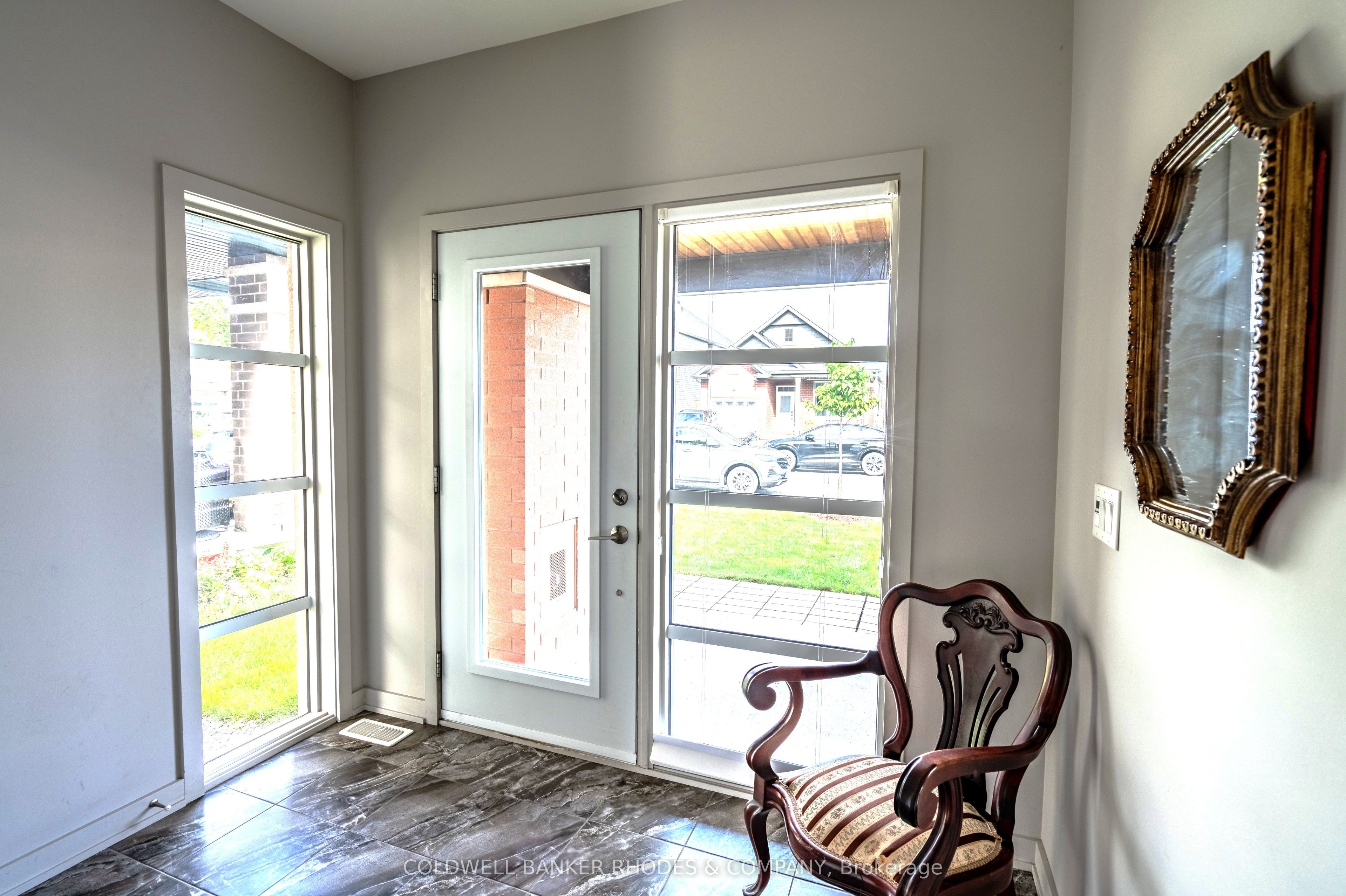 806 Carnelian Crescent