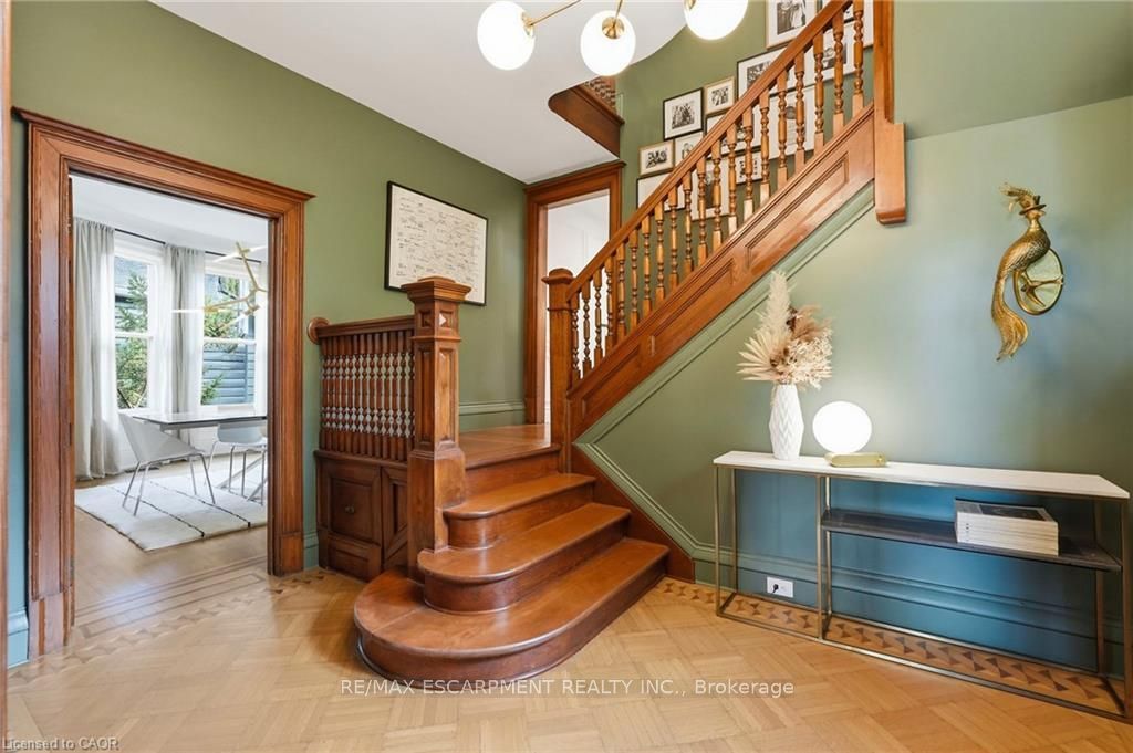 2 Freeman Place