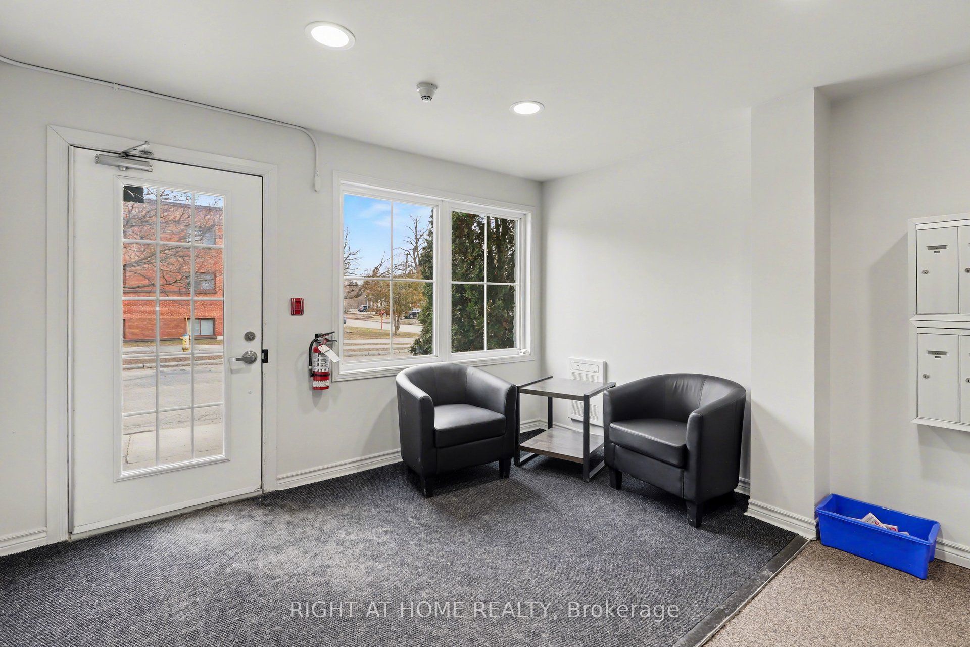 646 Cummings Avenue 202