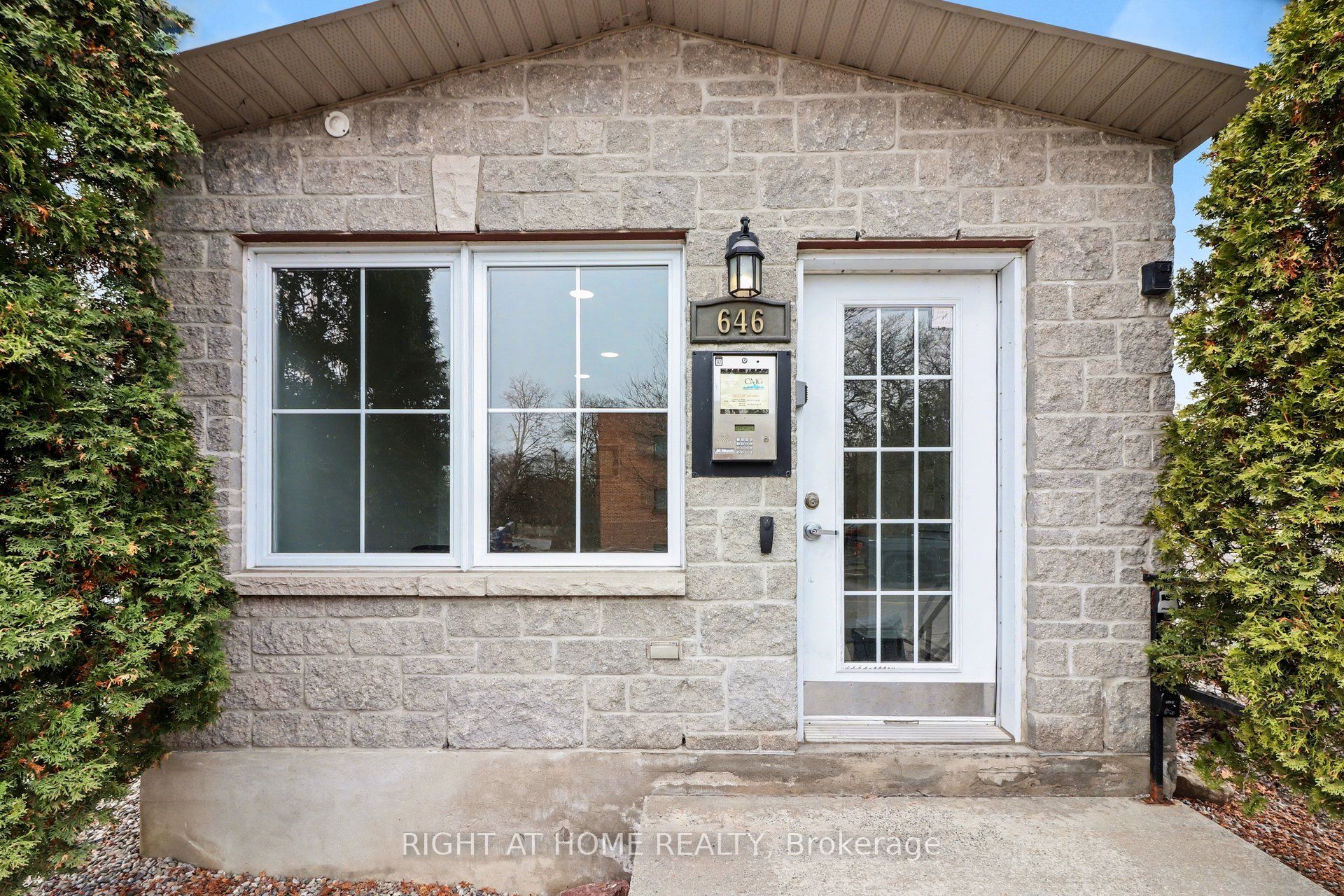 646 Cummings Avenue 202