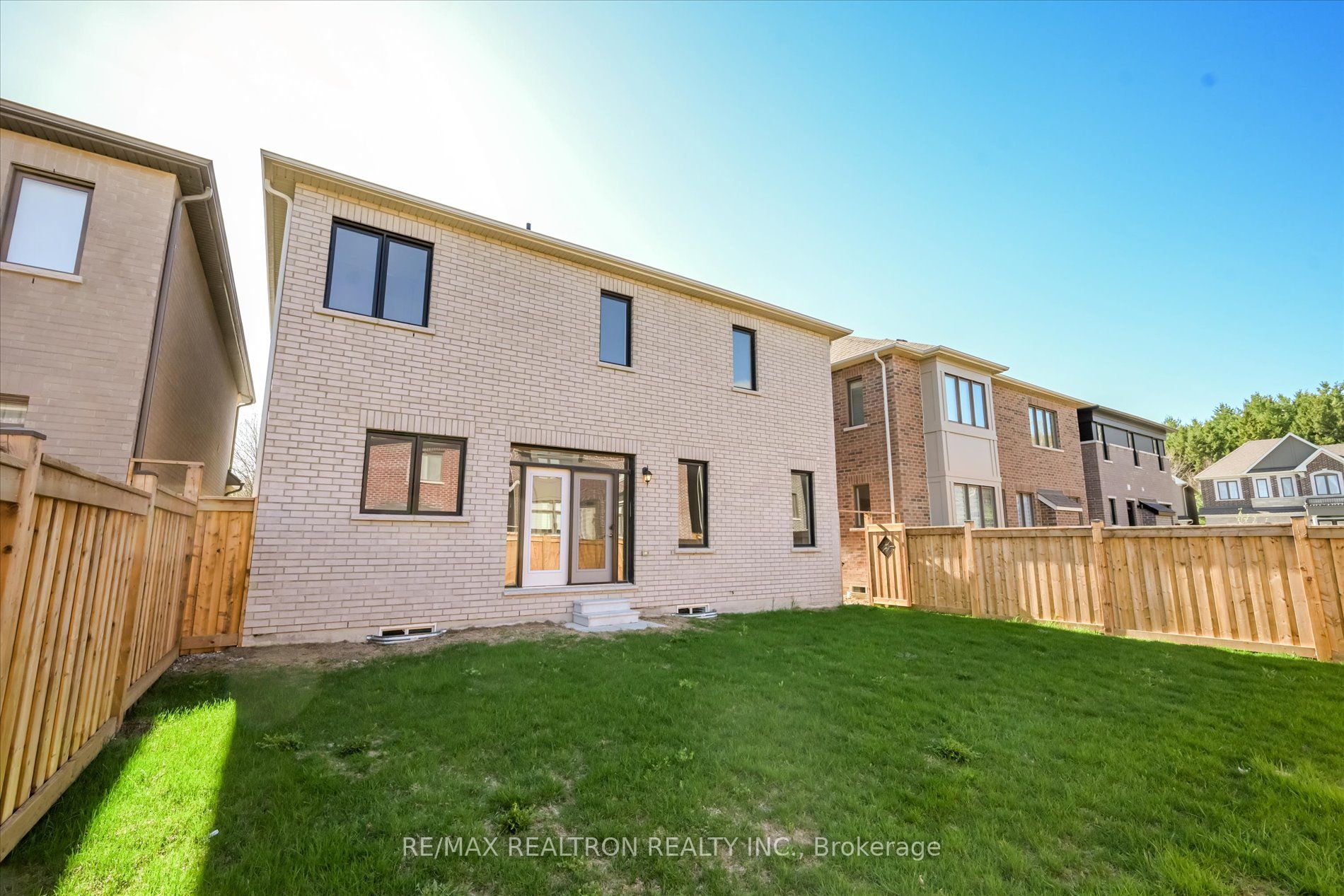 2858 Foxden Square