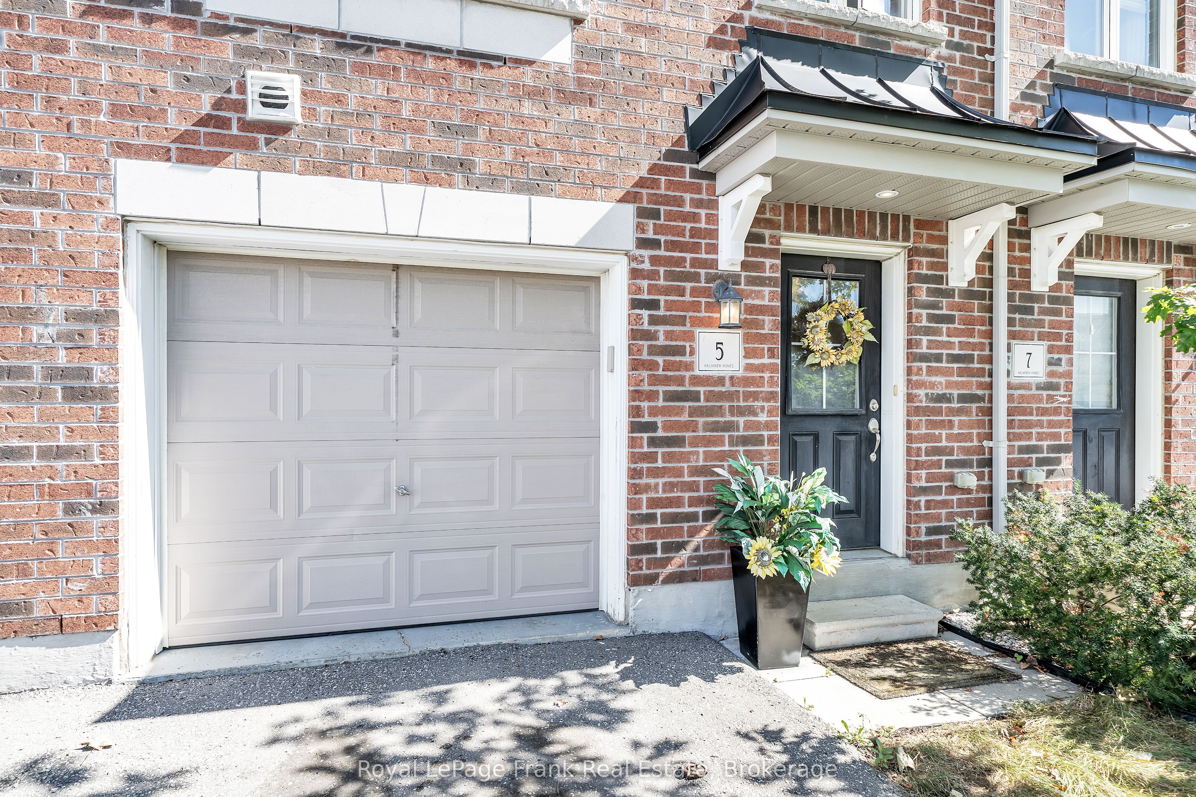 5 Markham Trail
