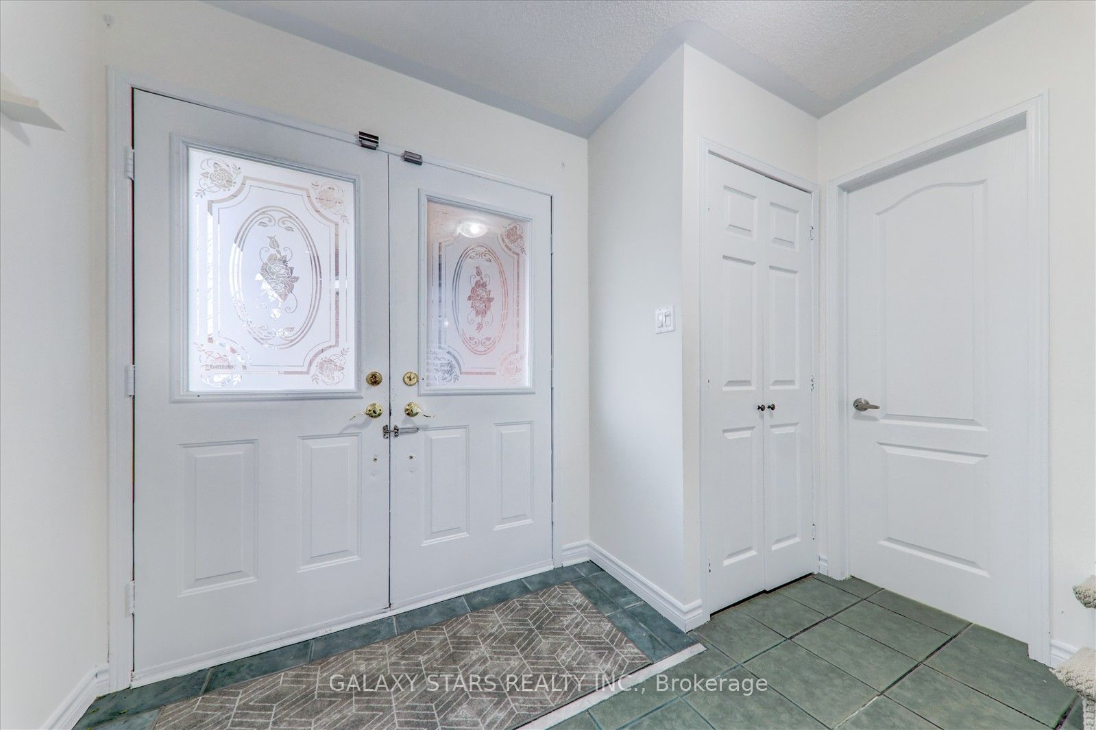 27 John Walter Crescent