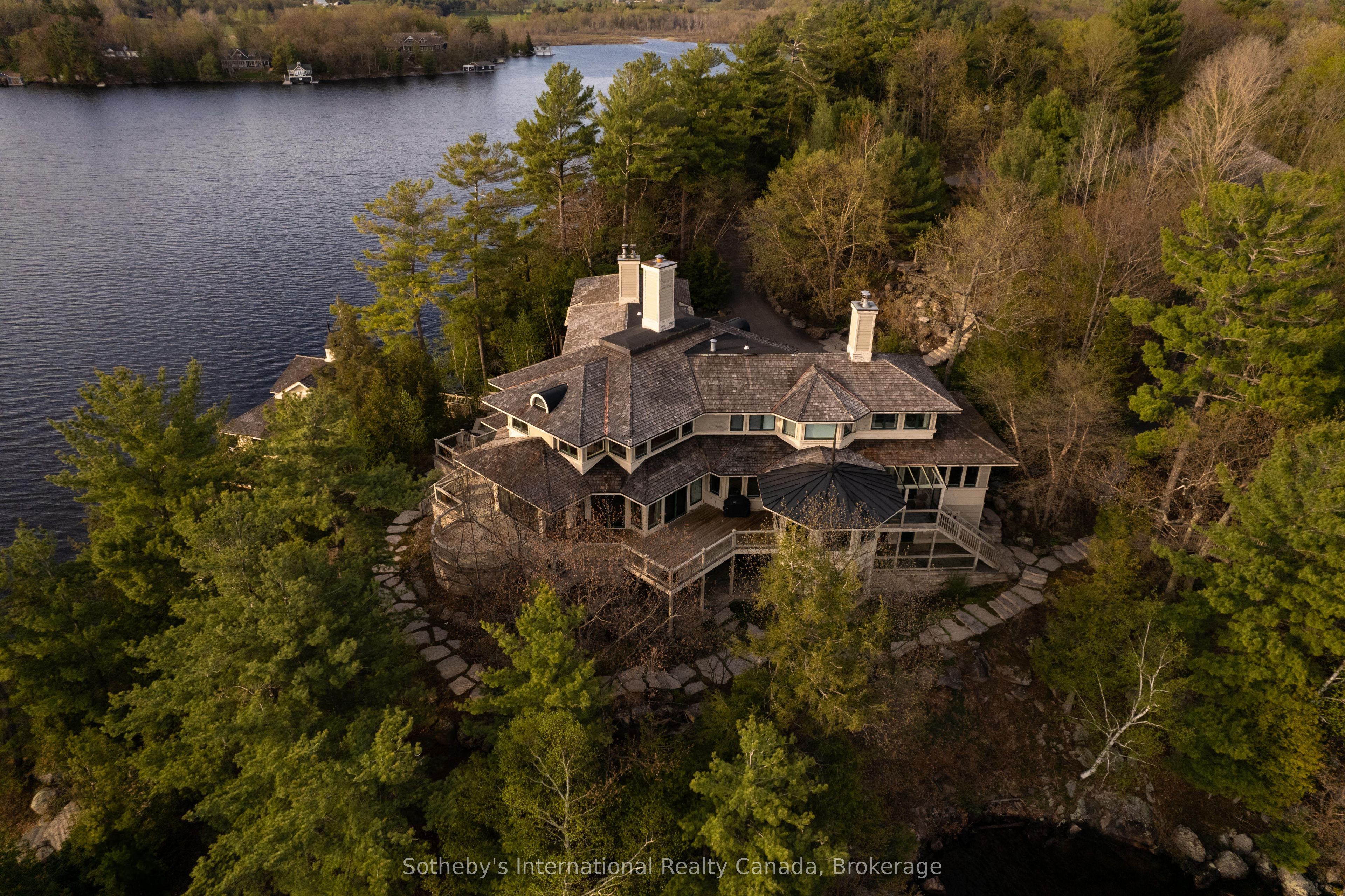1250 WALDMERE Road Point Cottage