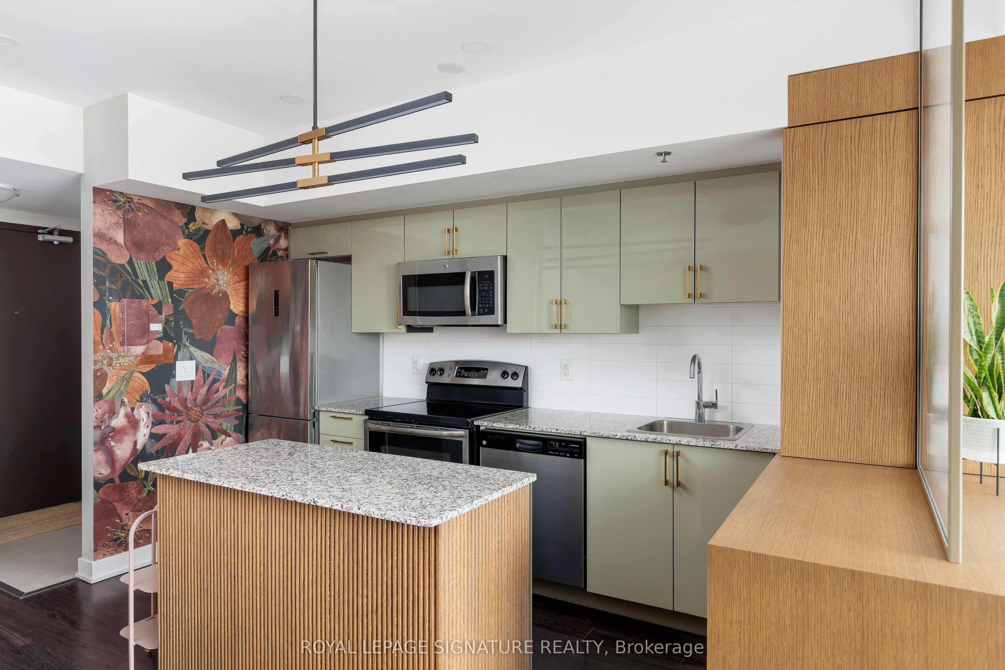 11 Superior Avenue 908