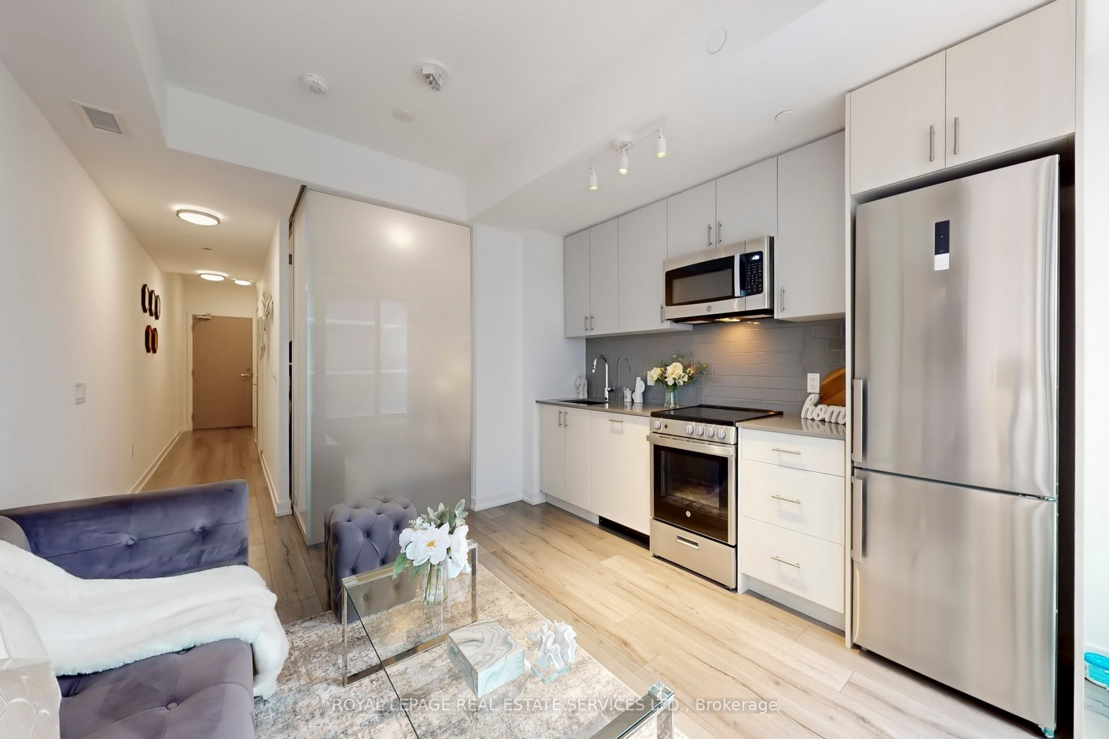 1195 The Queensway N/A 310