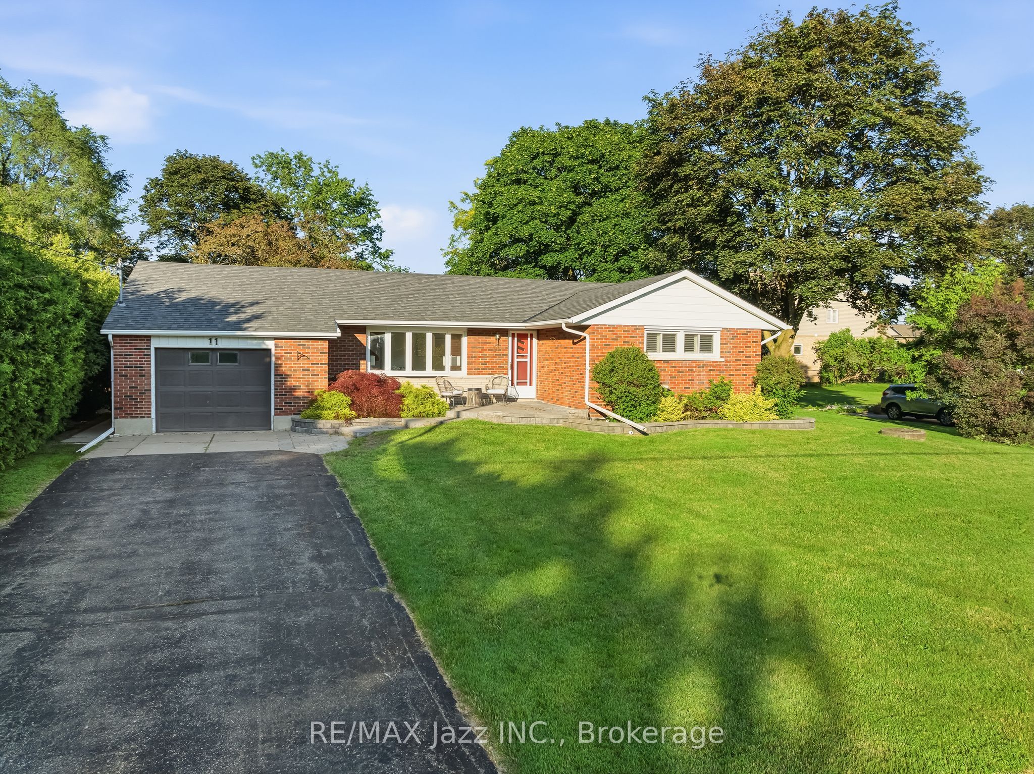 11 Lynwood Avenue