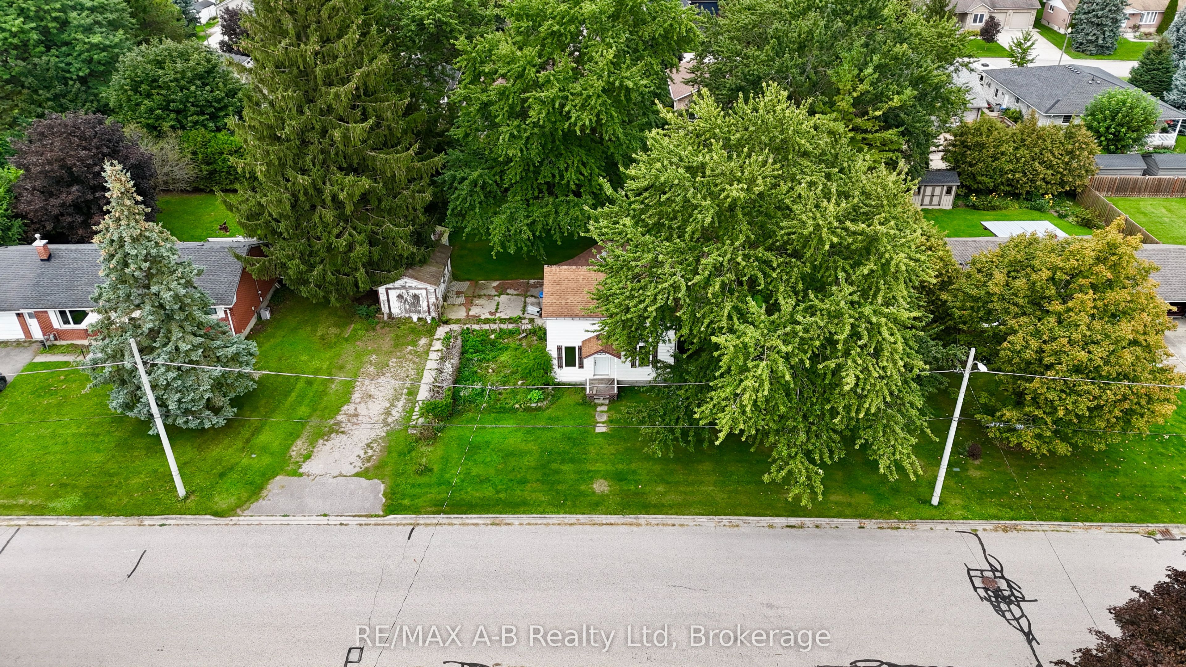86 Salina Street N