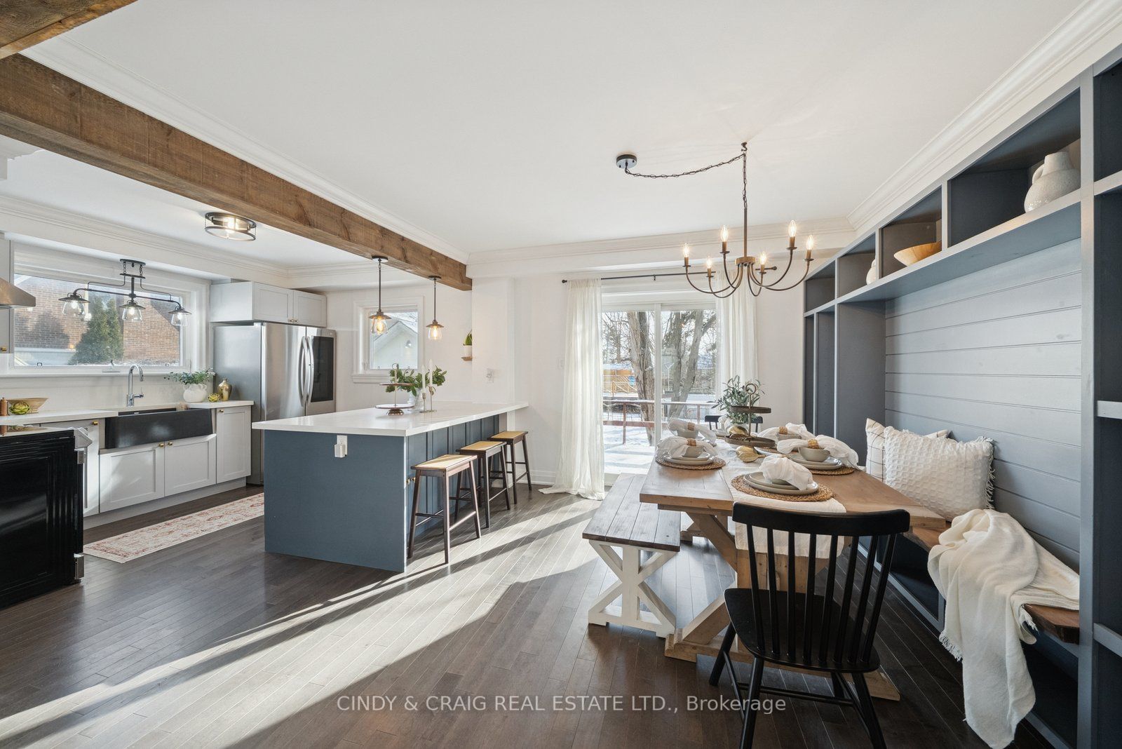 313 Colborne Street E