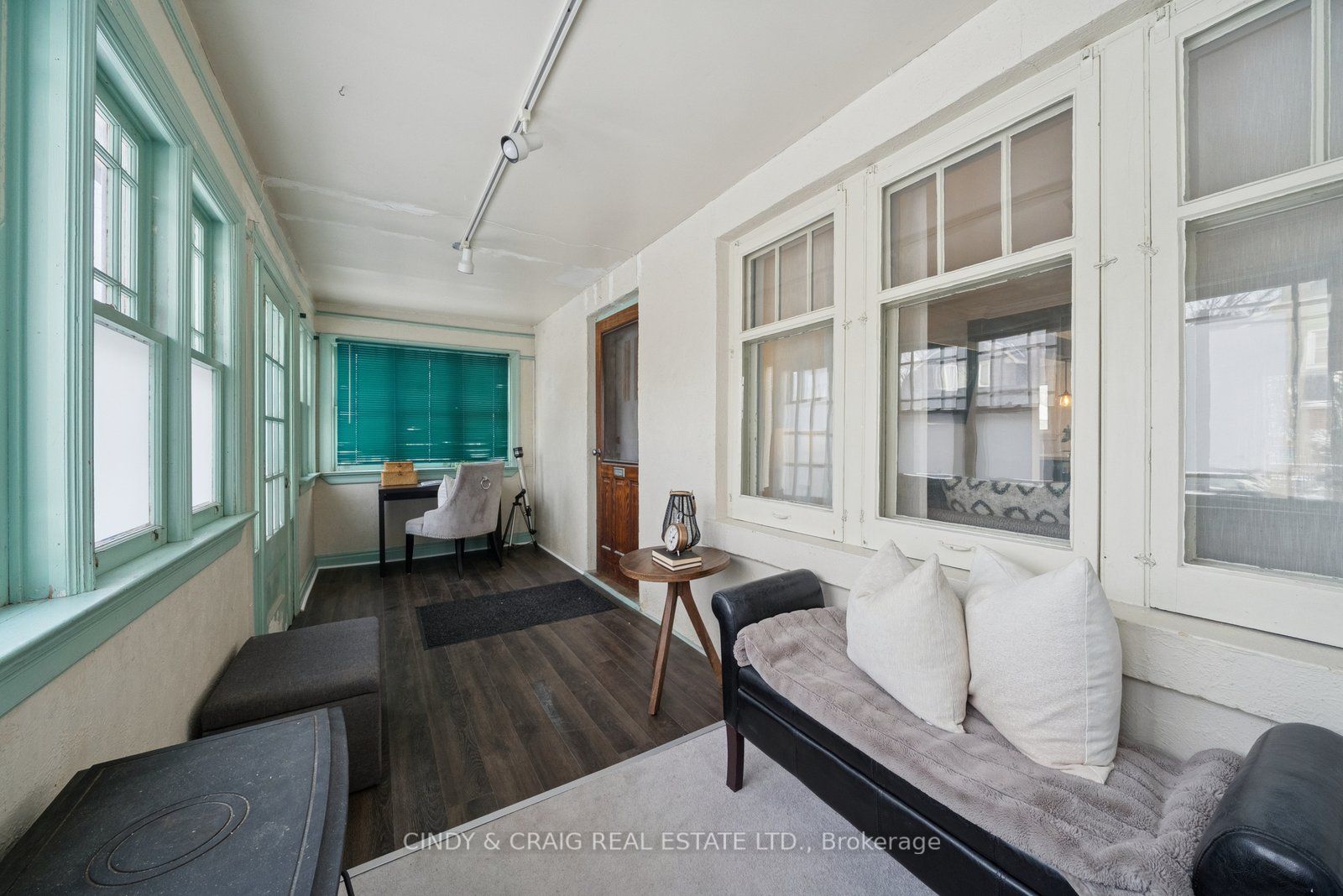 313 Colborne Street E